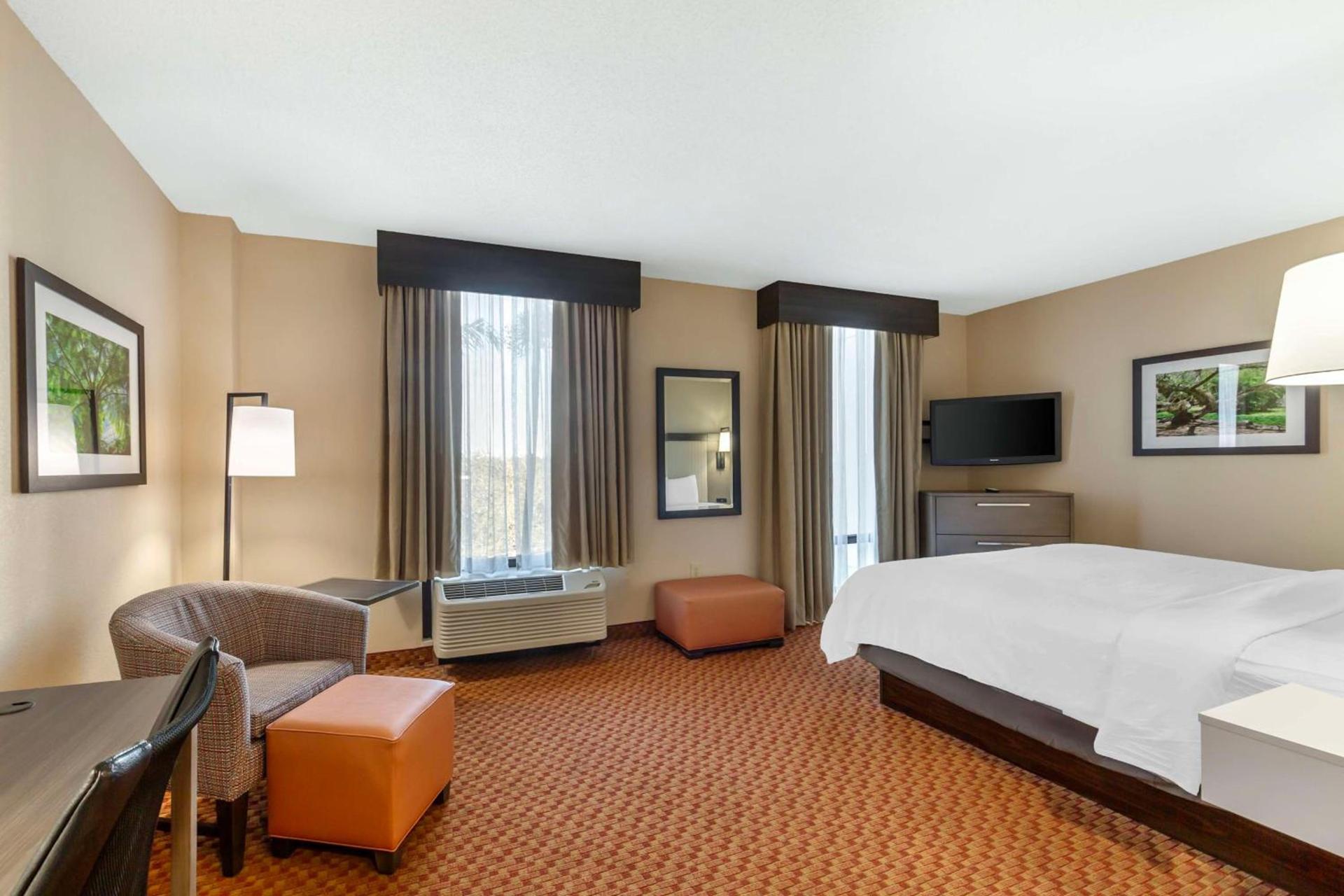 Best Western Plus Kendall Hotel & Suites photo 31