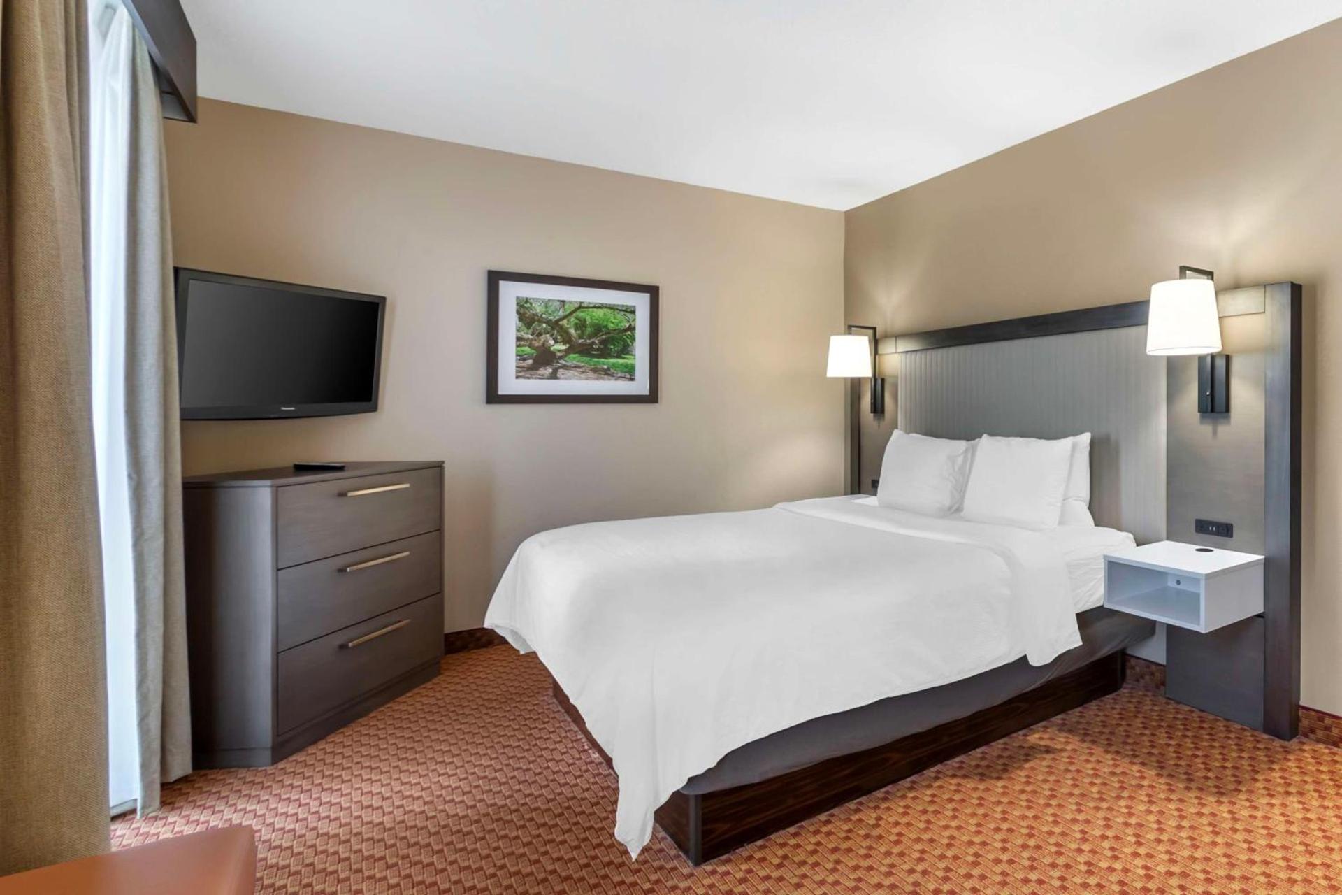Best Western Plus Kendall Hotel & Suites photo 32