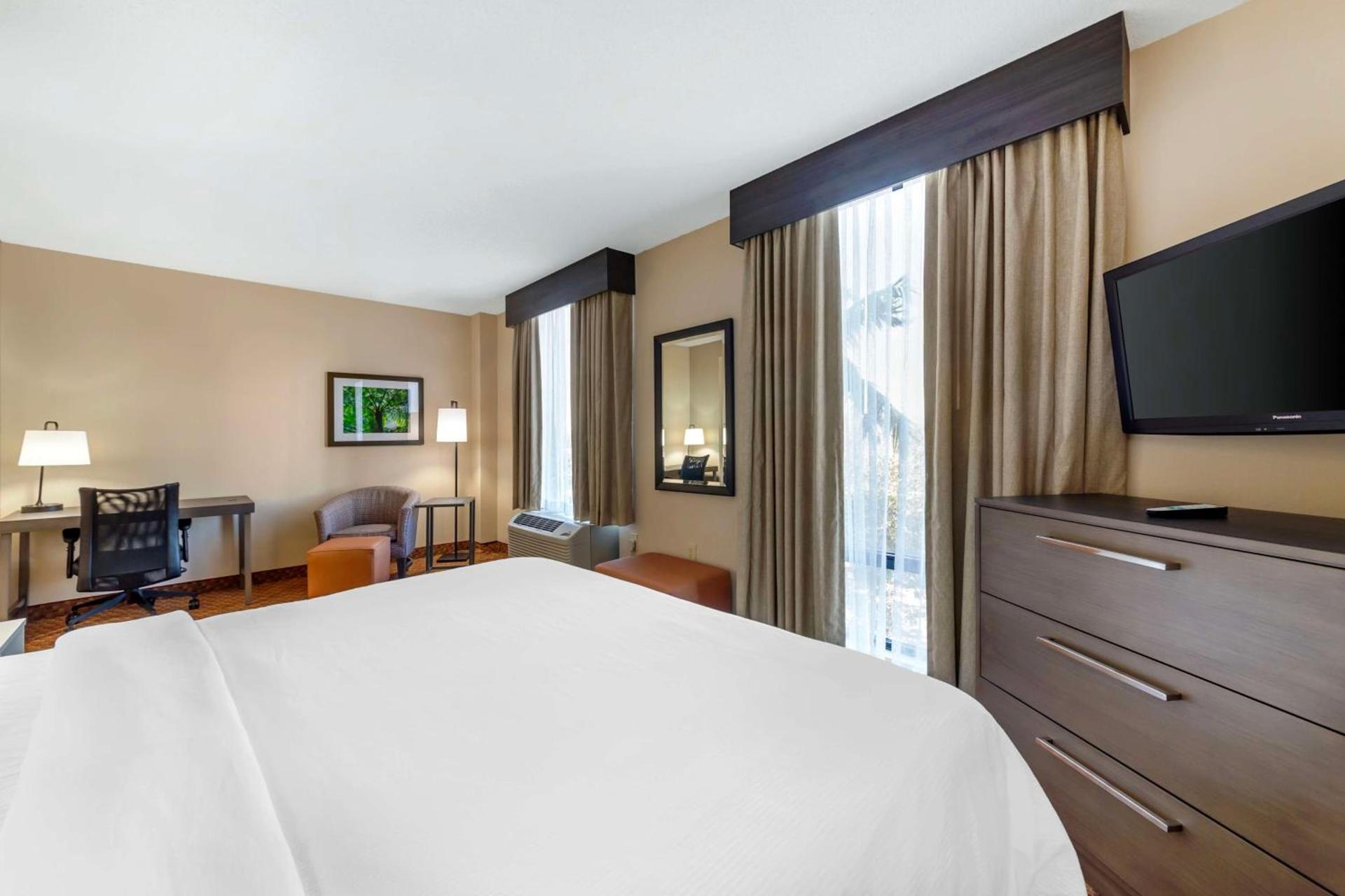 Best Western Plus Kendall Hotel & Suites photo 33