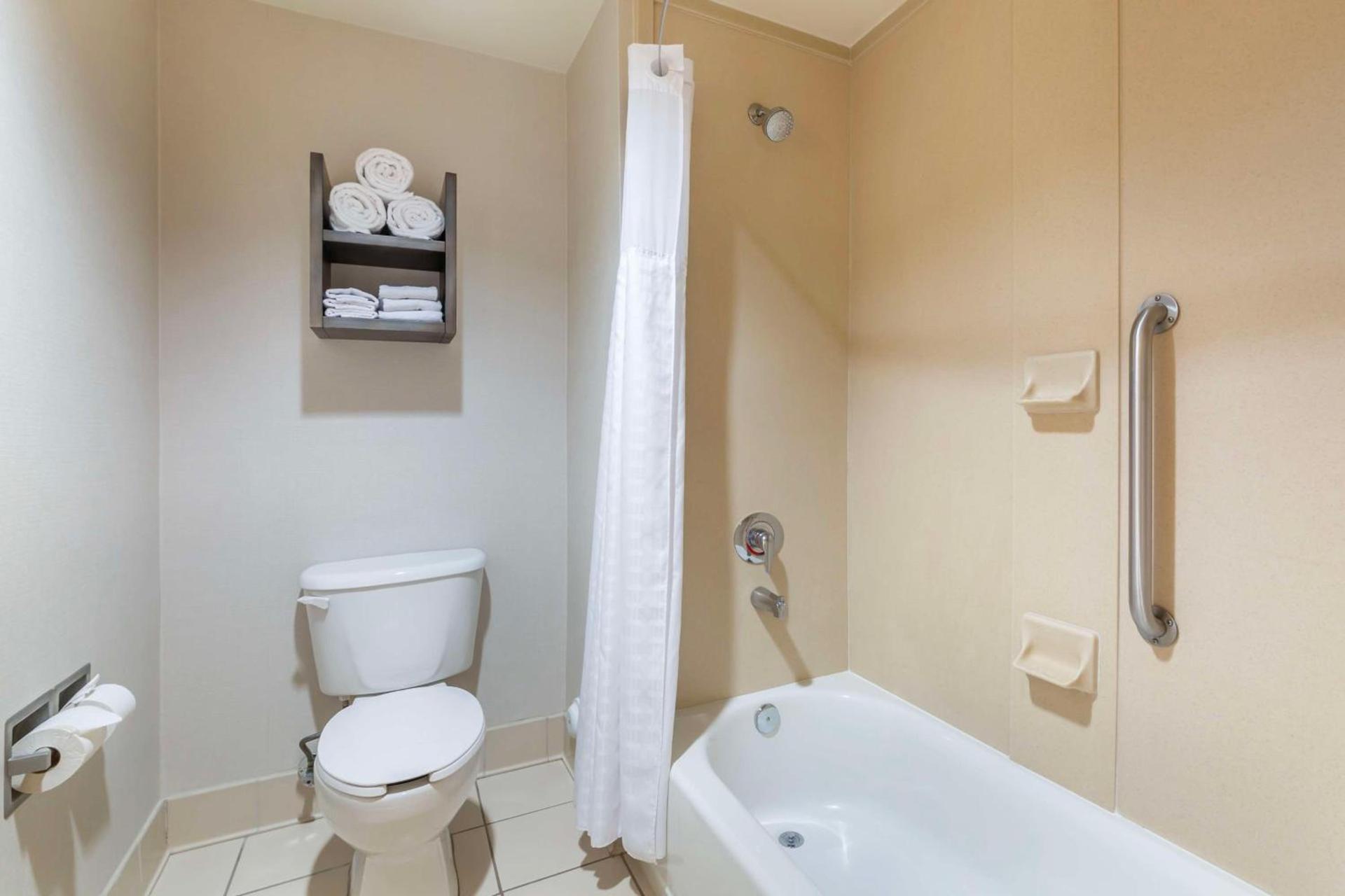 Best Western Plus Kendall Hotel & Suites photo 5
