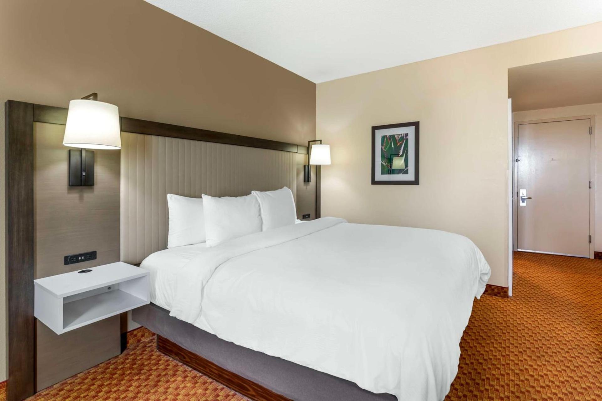 Best Western Plus Kendall Hotel & Suites photo 35