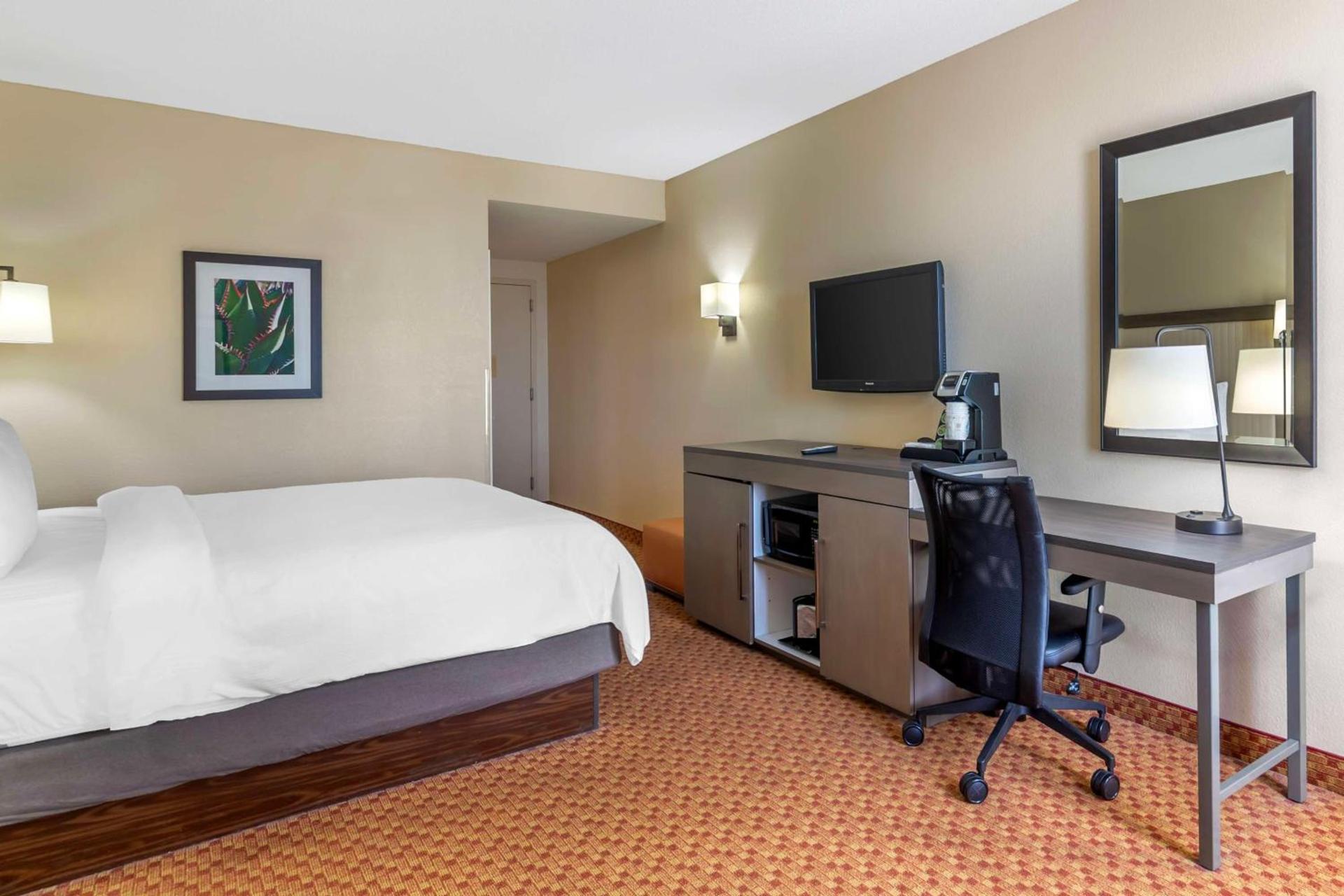 Best Western Plus Kendall Hotel & Suites photo 36