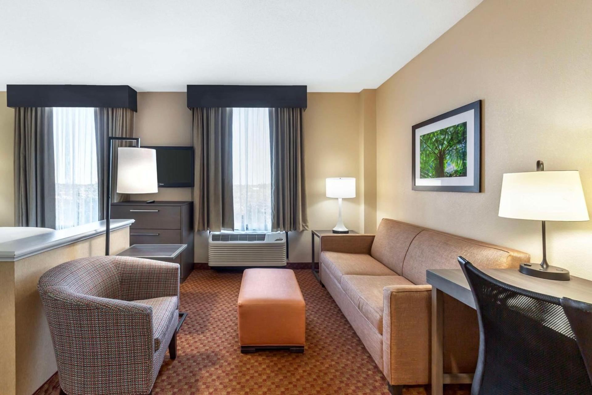 Best Western Plus Kendall Hotel & Suites photo 39