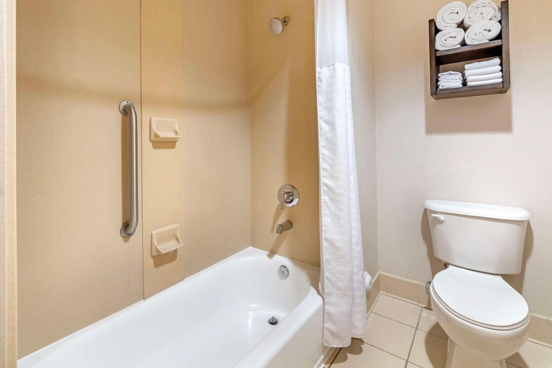 Best Western Plus Kendall Hotel & Suites photo 9