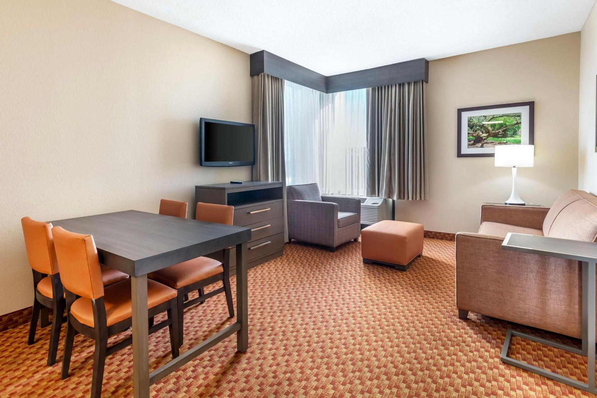 Best Western Plus Kendall Hotel & Suites photo 15