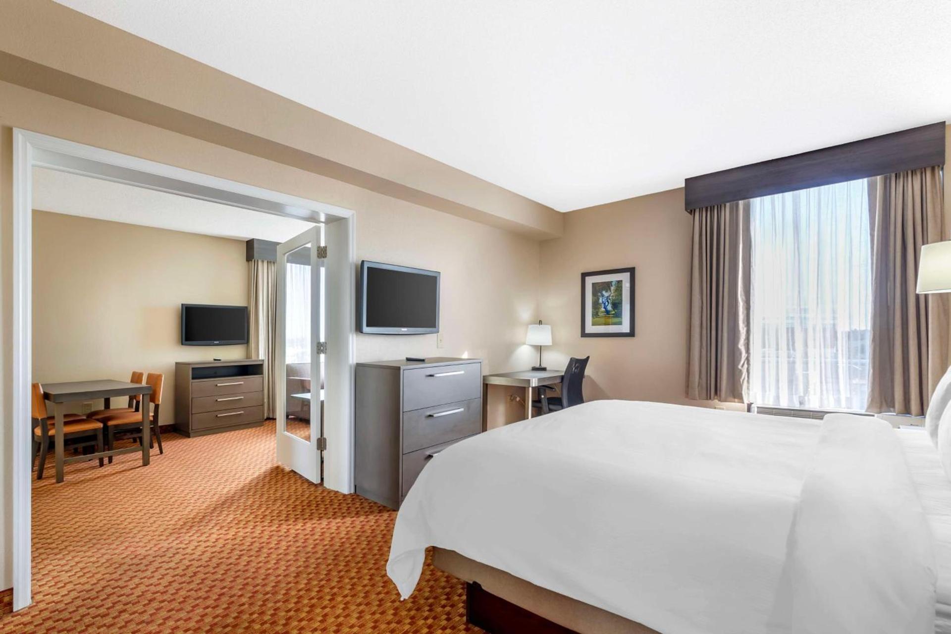 Best Western Plus Kendall Hotel & Suites photo 14