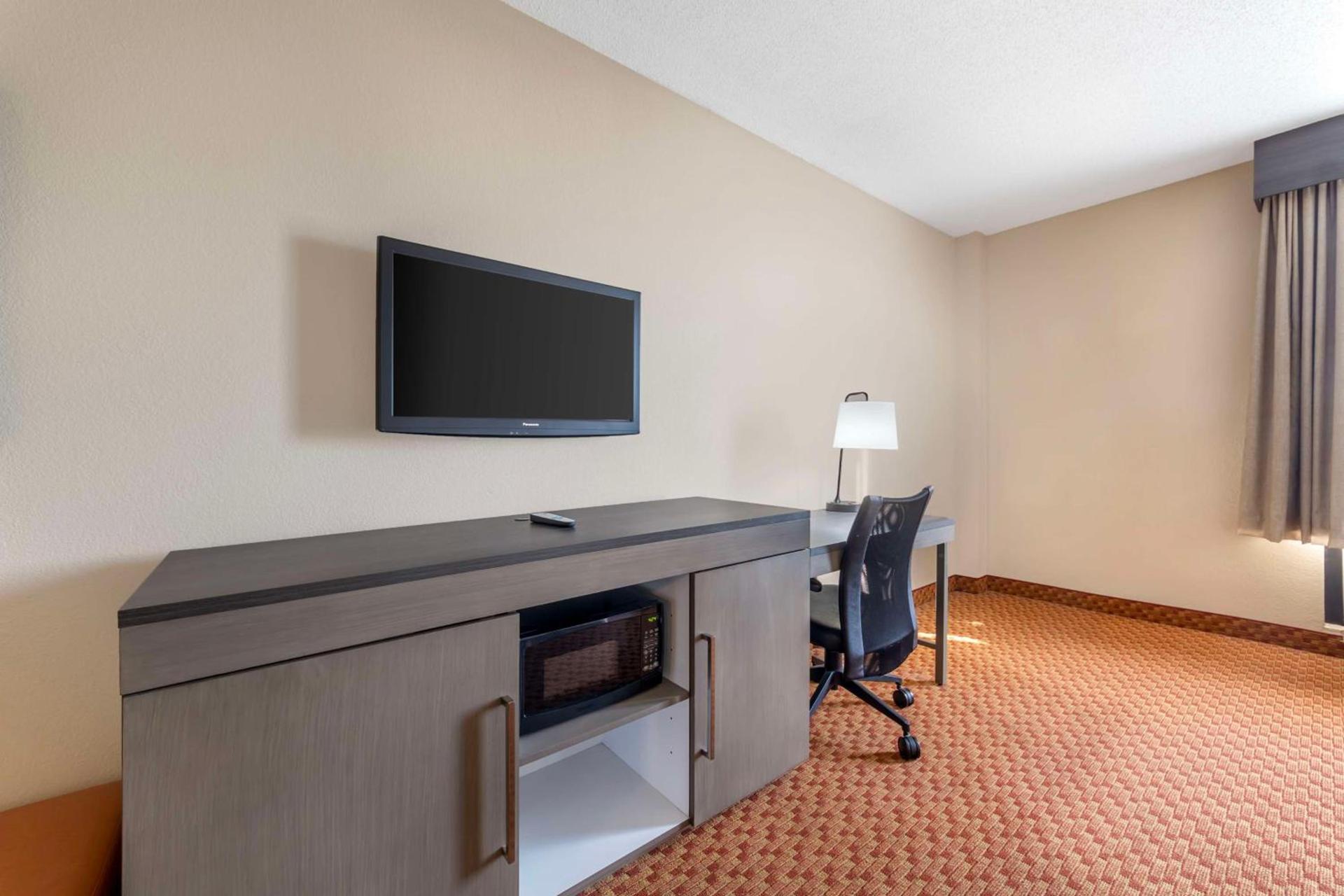Best Western Plus Kendall Hotel & Suites photo 47