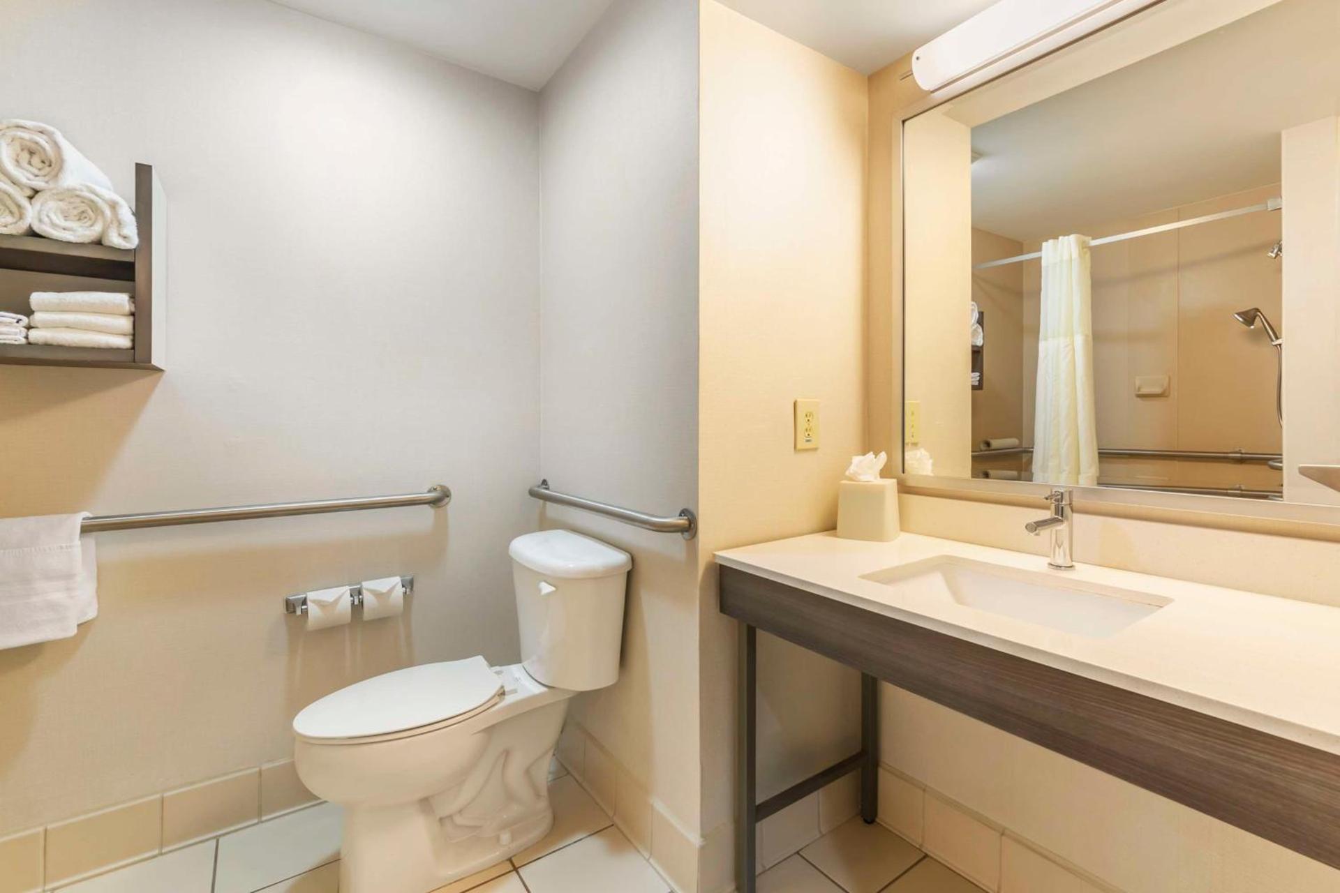 Best Western Plus Kendall Hotel & Suites photo 10