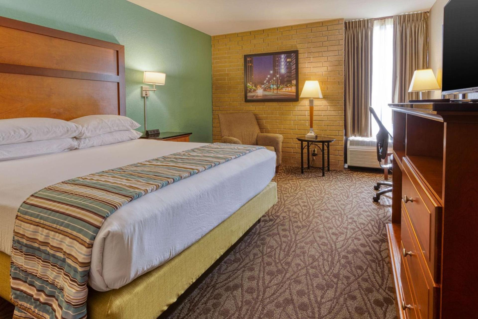 Drury Inn & Suites Atlanta Morrow photo 18