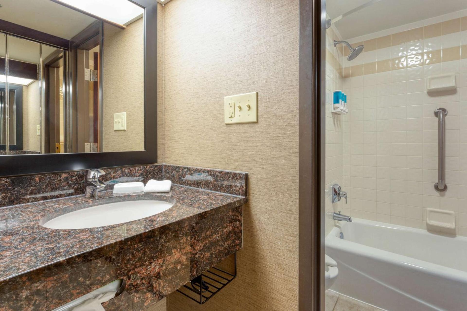 Drury Inn & Suites Atlanta Morrow photo 23