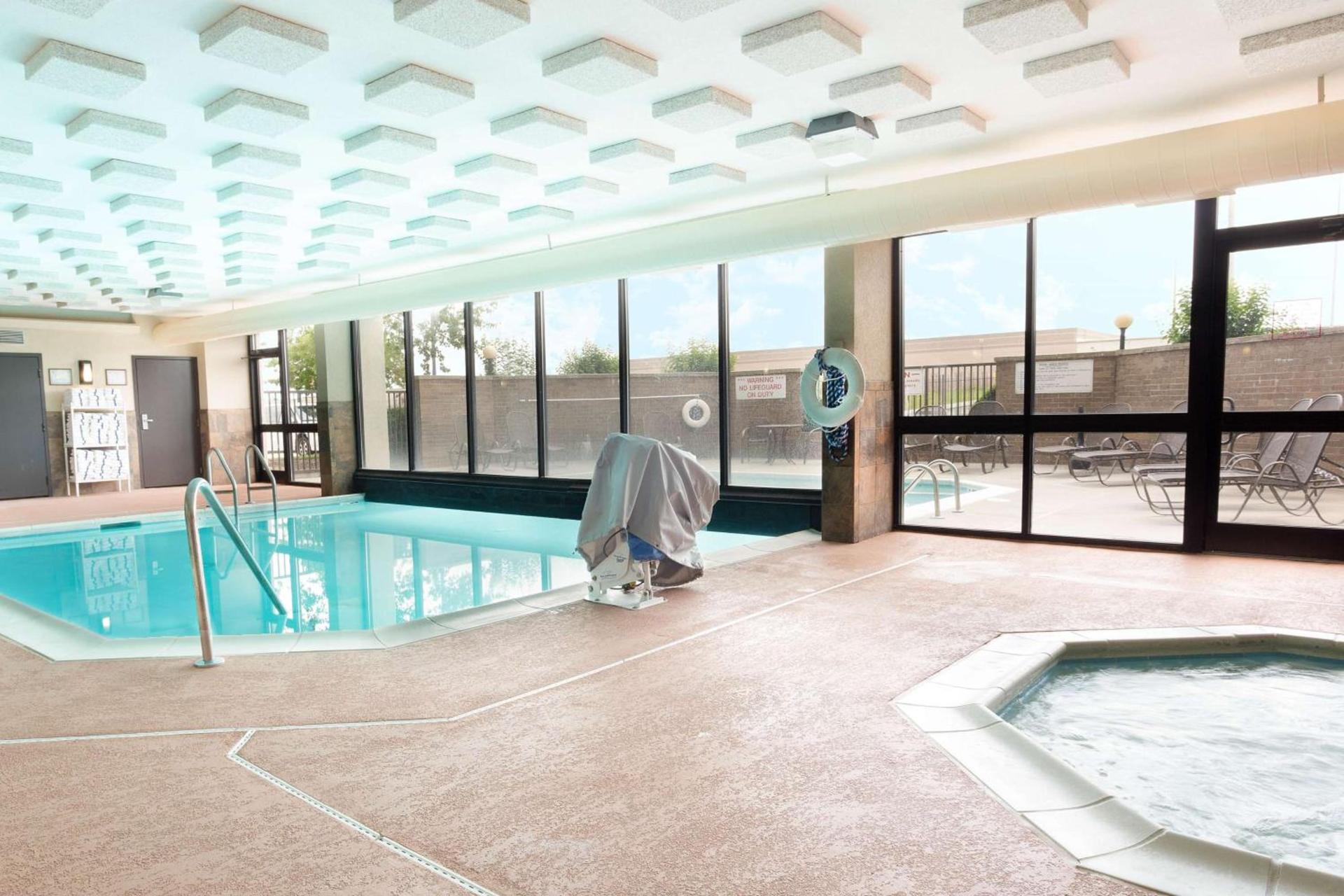 Drury Inn & Suites Atlanta Morrow photo 24
