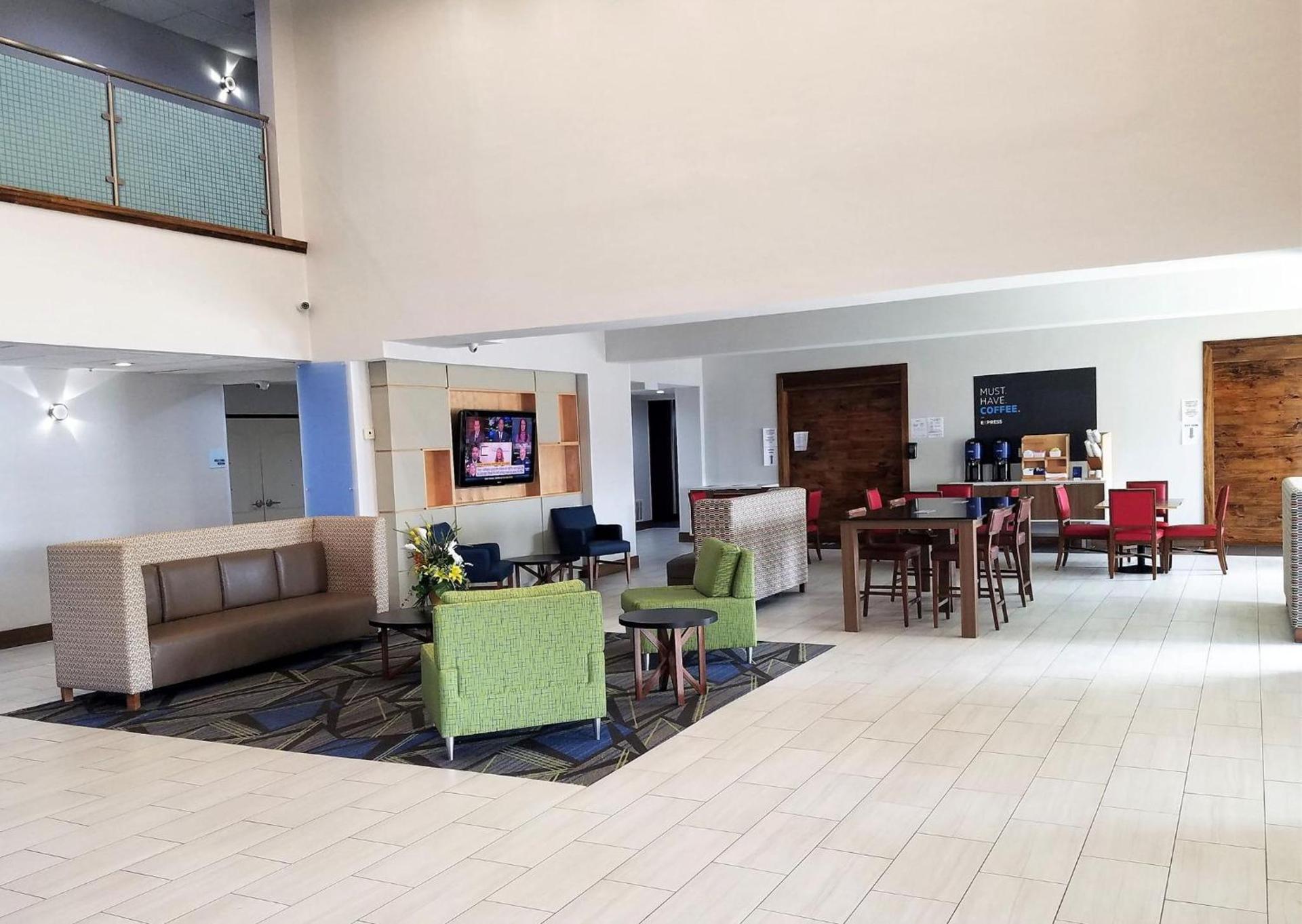 Holiday Inn Express & Suites Dallas East - Fair Park by IHG photo 22