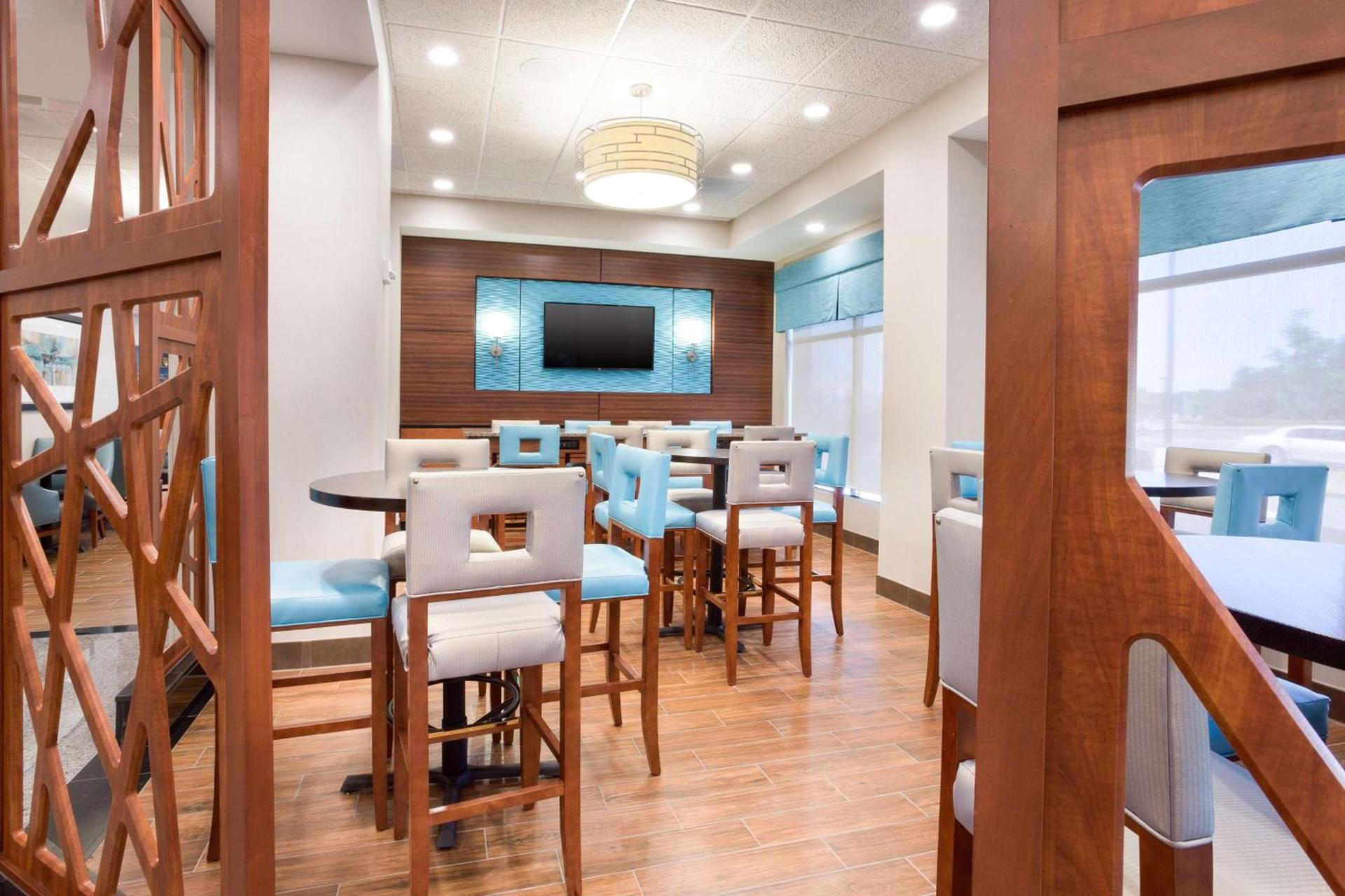 Drury Inn & Suites Burlington photo 9