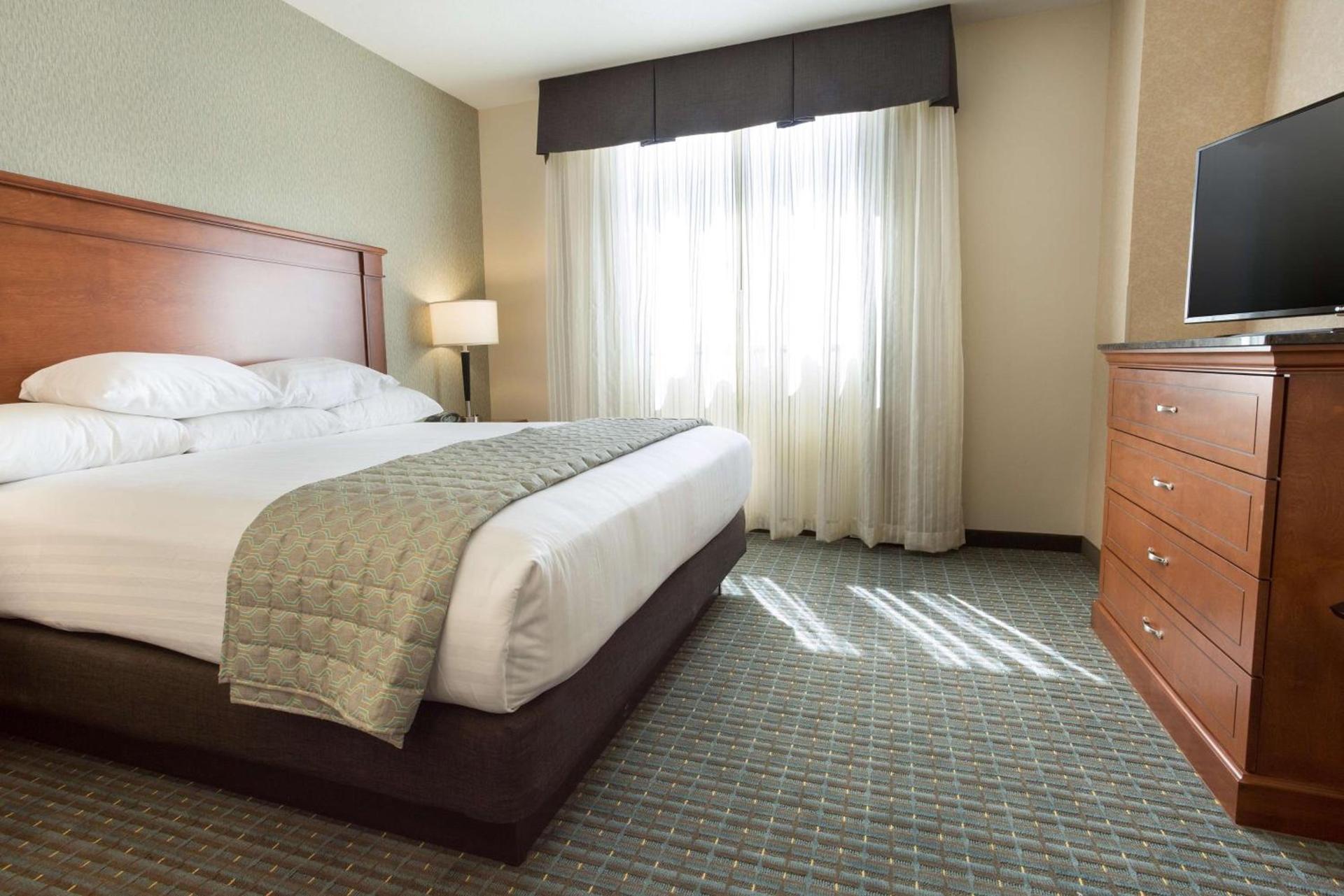 Drury Inn & Suites Burlington photo 12