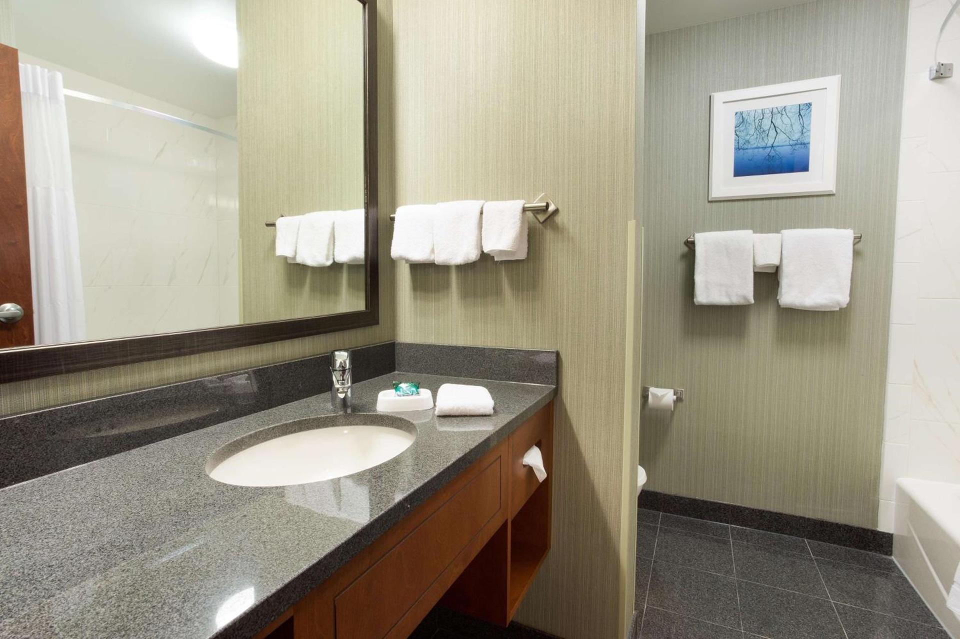 Drury Inn & Suites Burlington photo 18