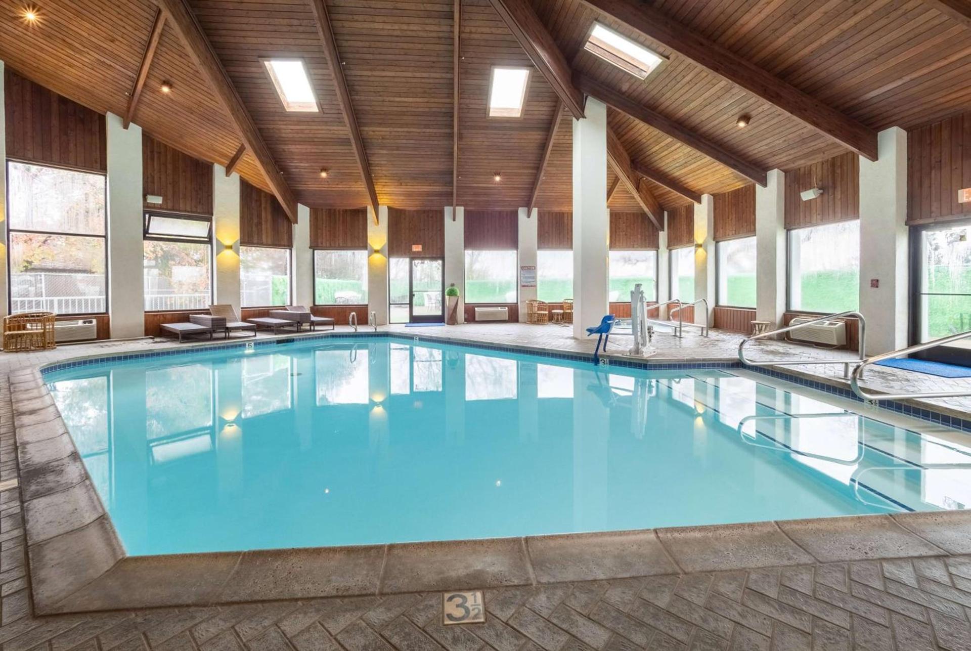Baymont by Wyndham Anderson photo 3