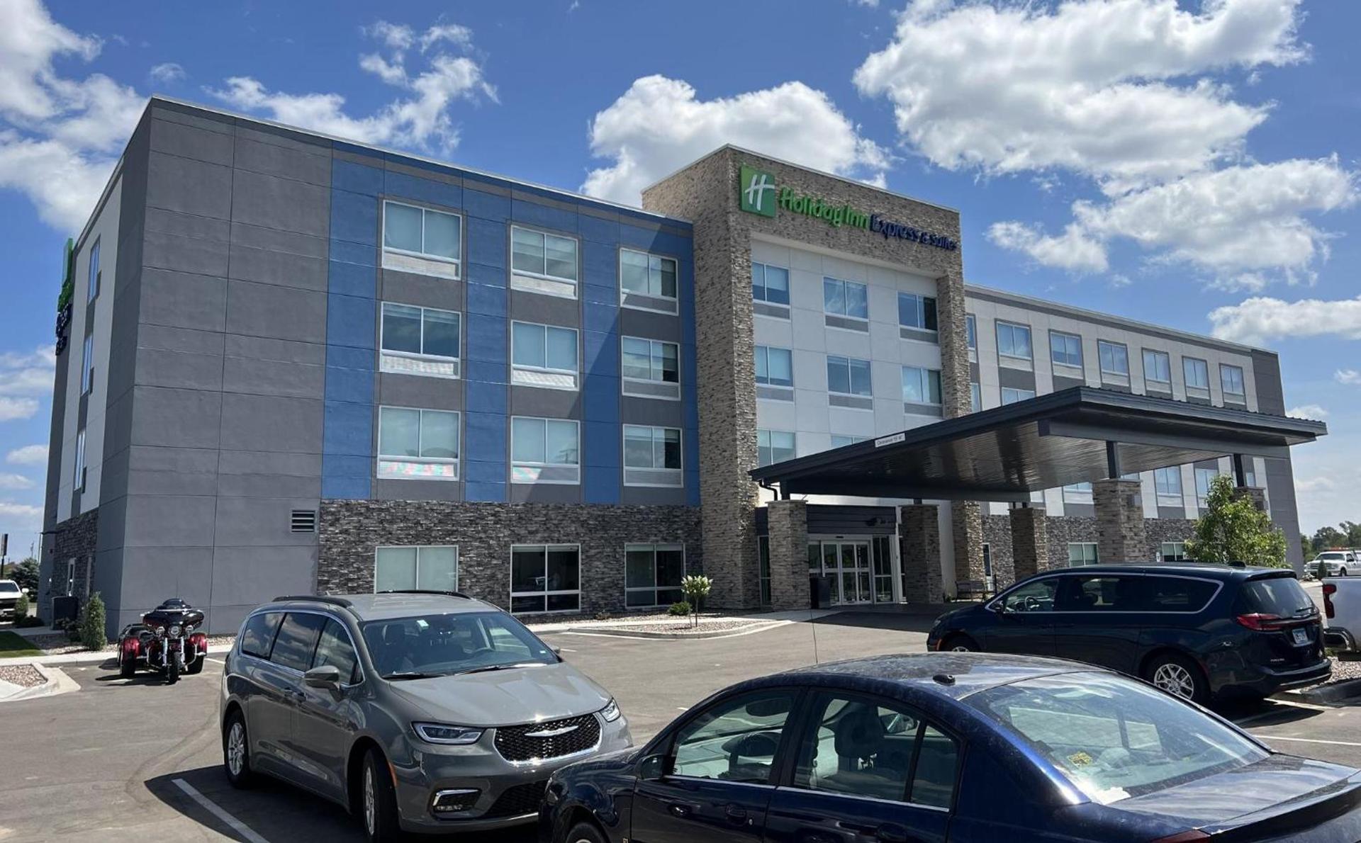 Holiday Inn Express & Suites - Tomah by IHG photo 25