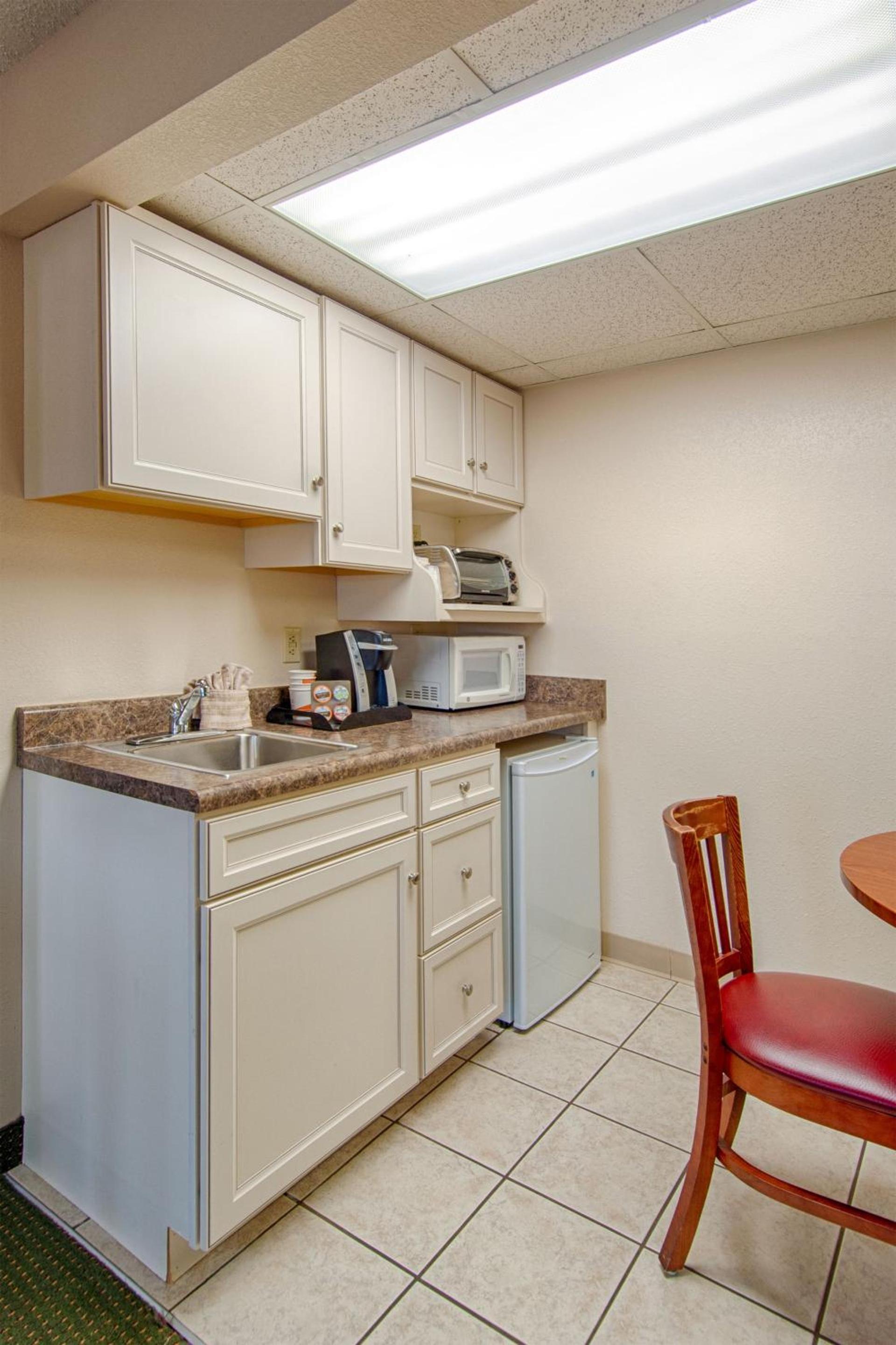 Park Tower Inn photo 19
