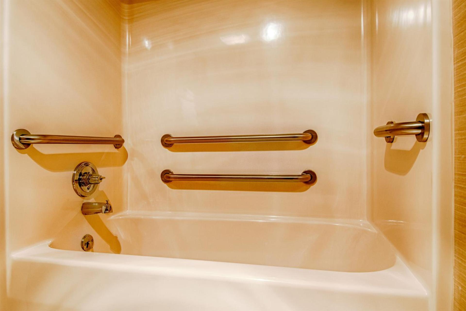 Park Tower Inn photo 20