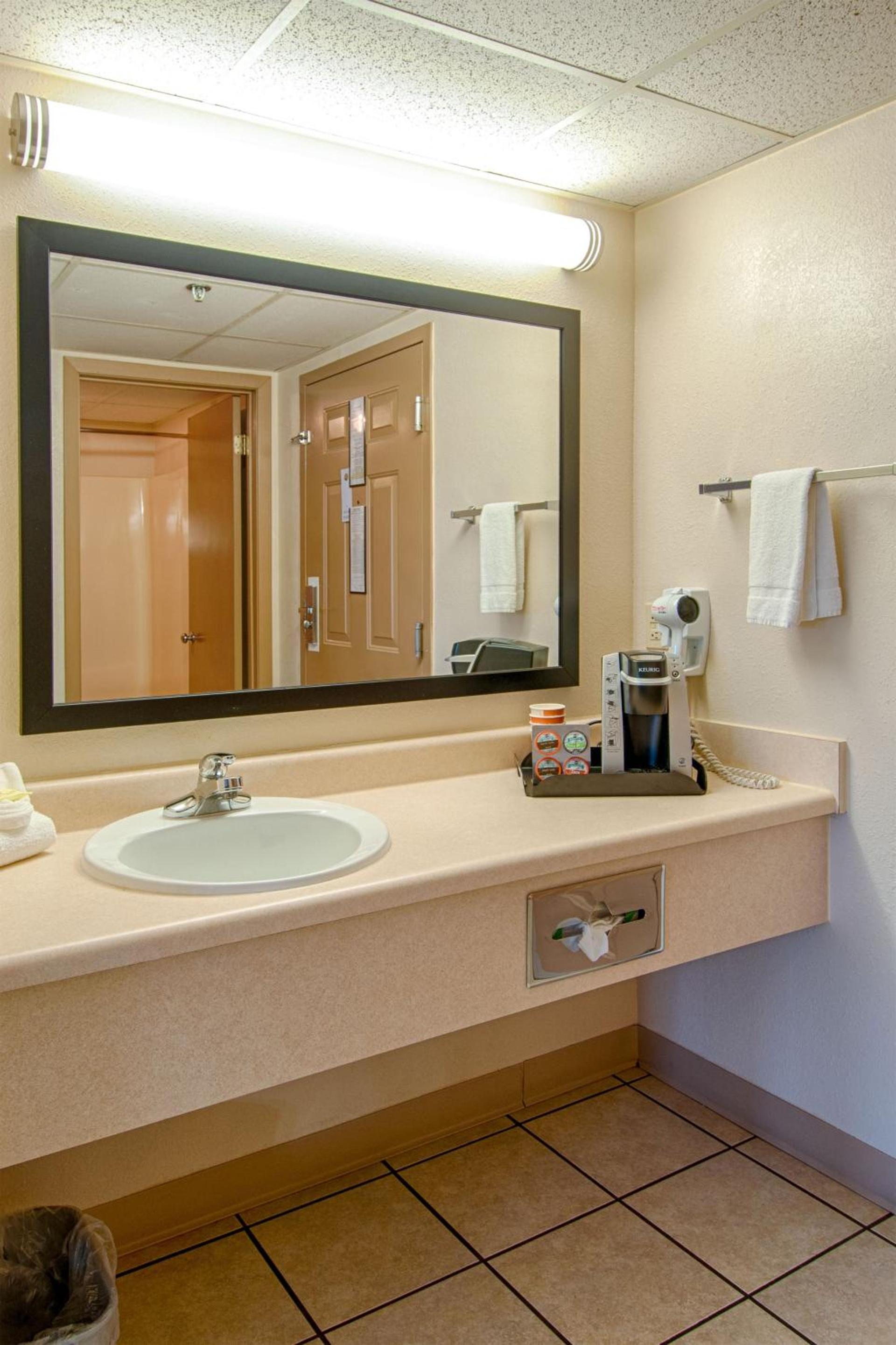 Park Tower Inn photo 21