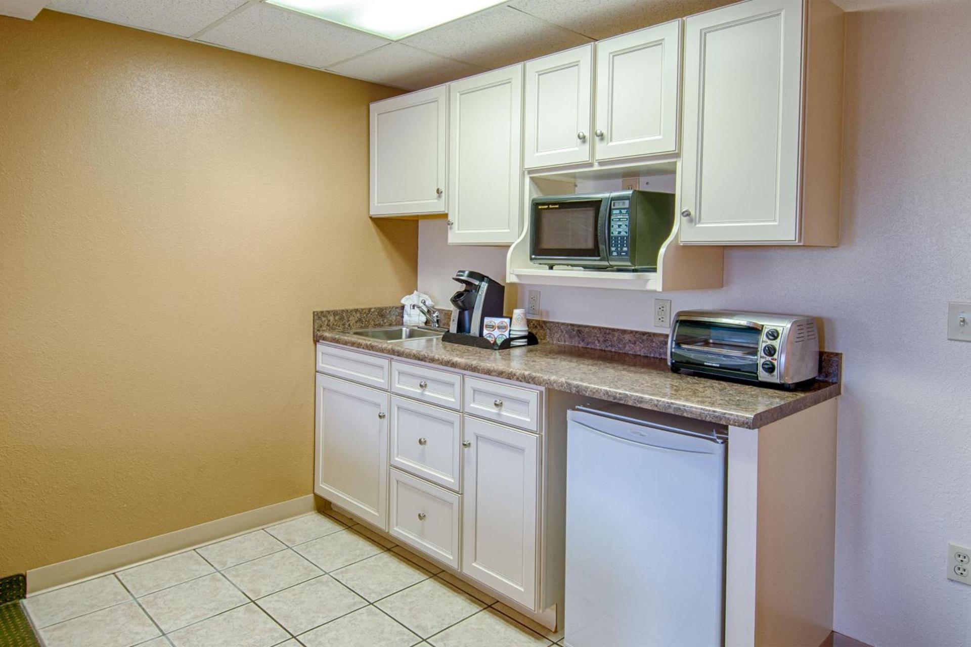 Park Tower Inn photo 18