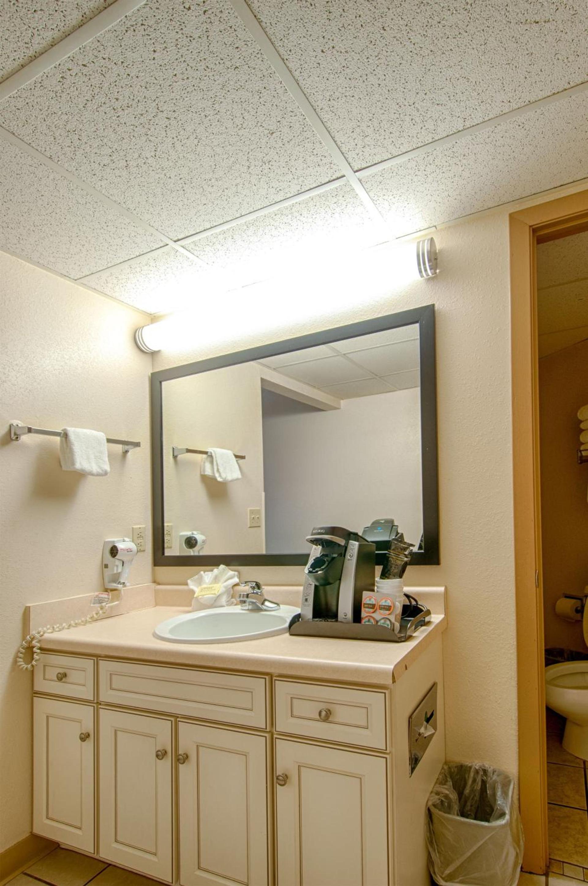 Park Tower Inn photo 12