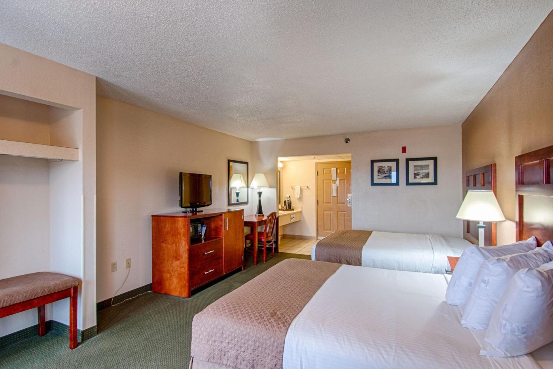 Park Tower Inn photo 15