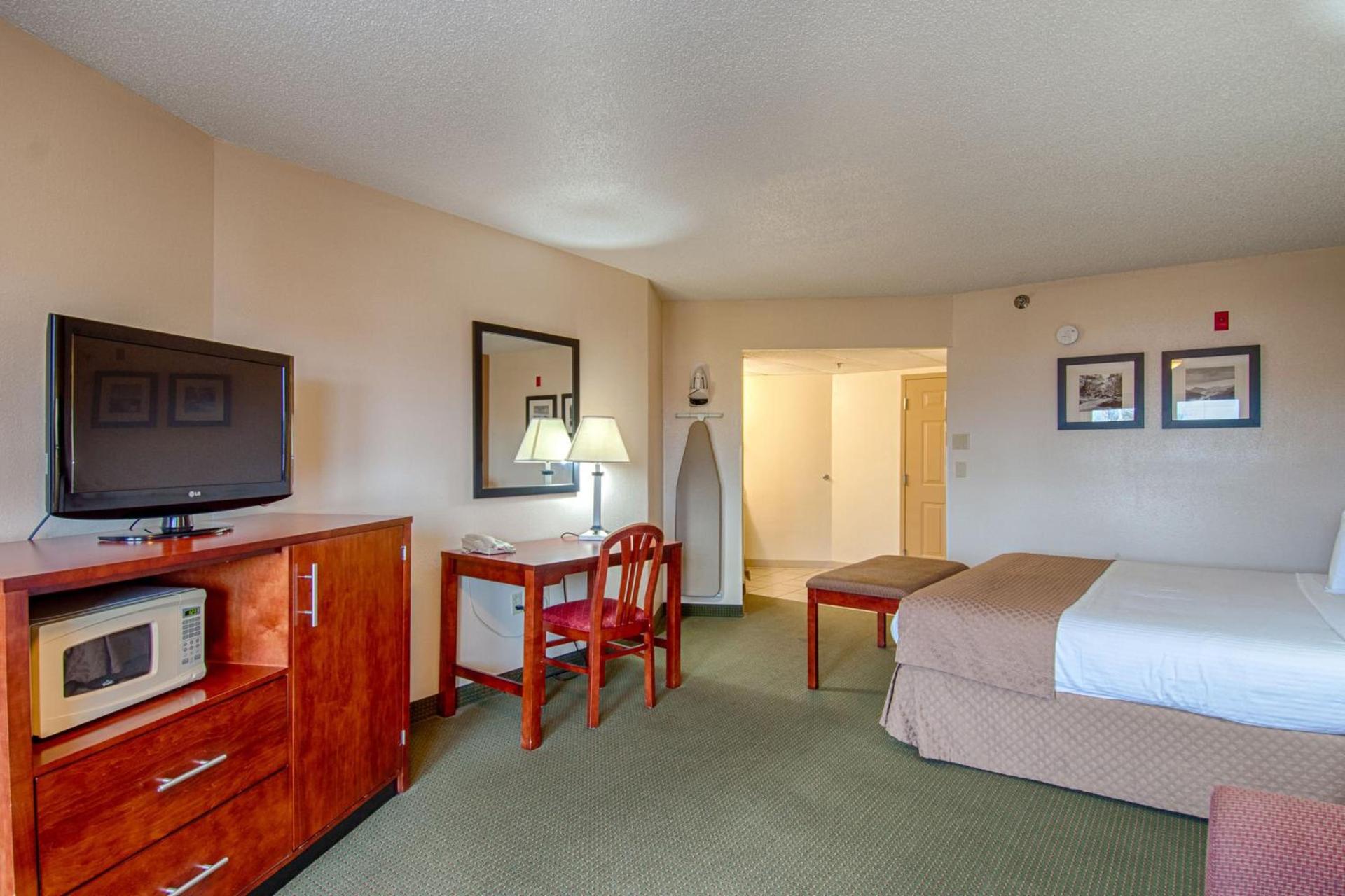 Park Tower Inn photo 22