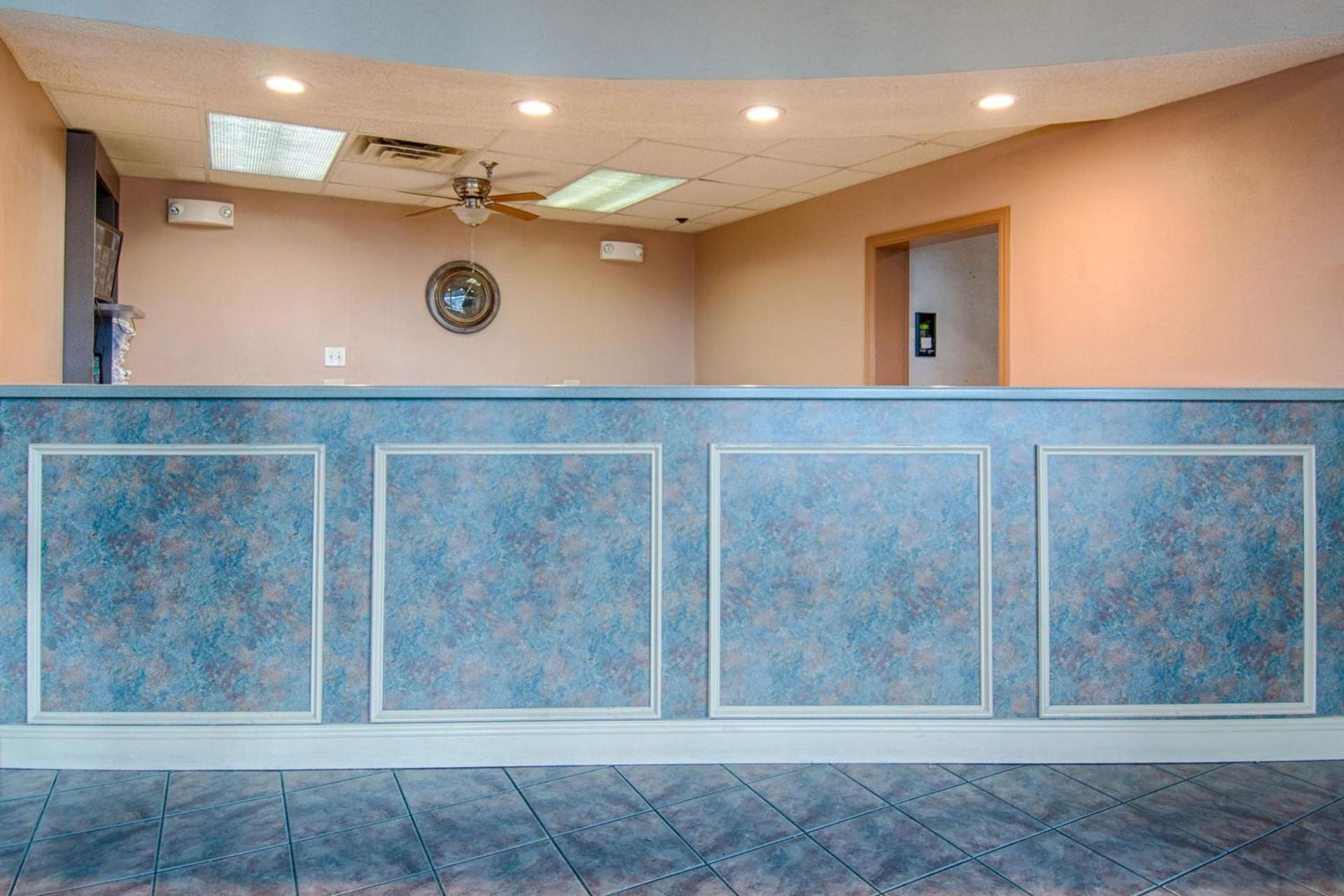 Park Tower Inn photo 43