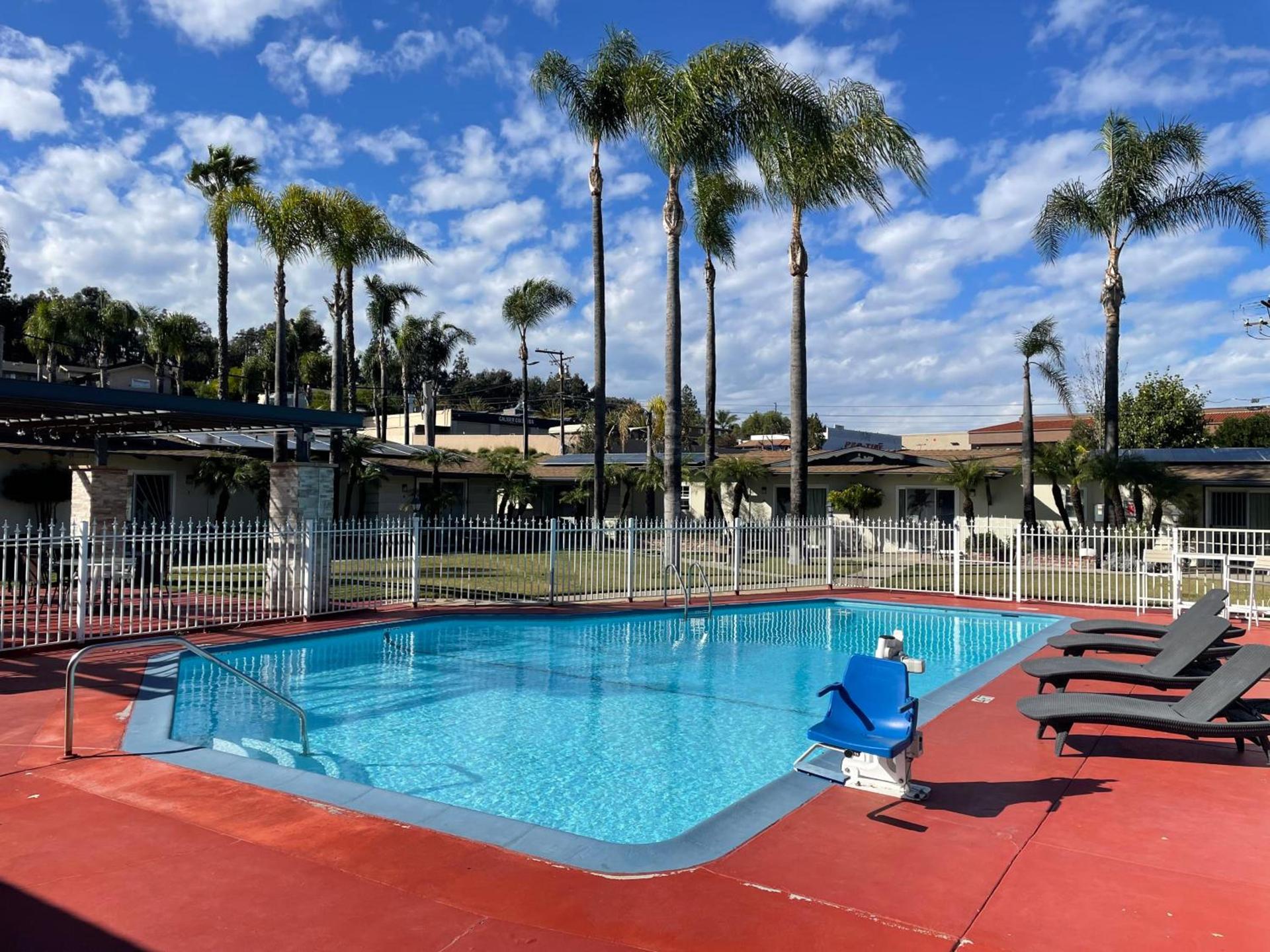 Fallbrook Country Inn photo 40