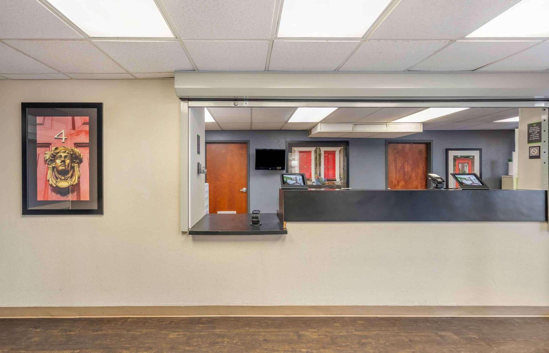 Extended Stay America Select Suites - Chicago - Downers Grove photo 3