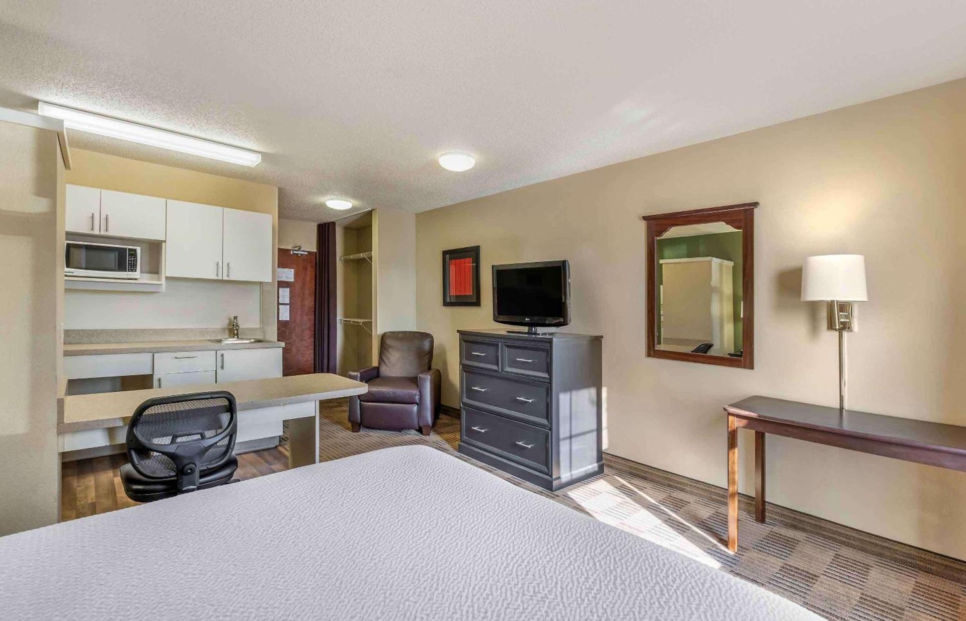 Extended Stay America Select Suites - Chicago - Downers Grove photo 7