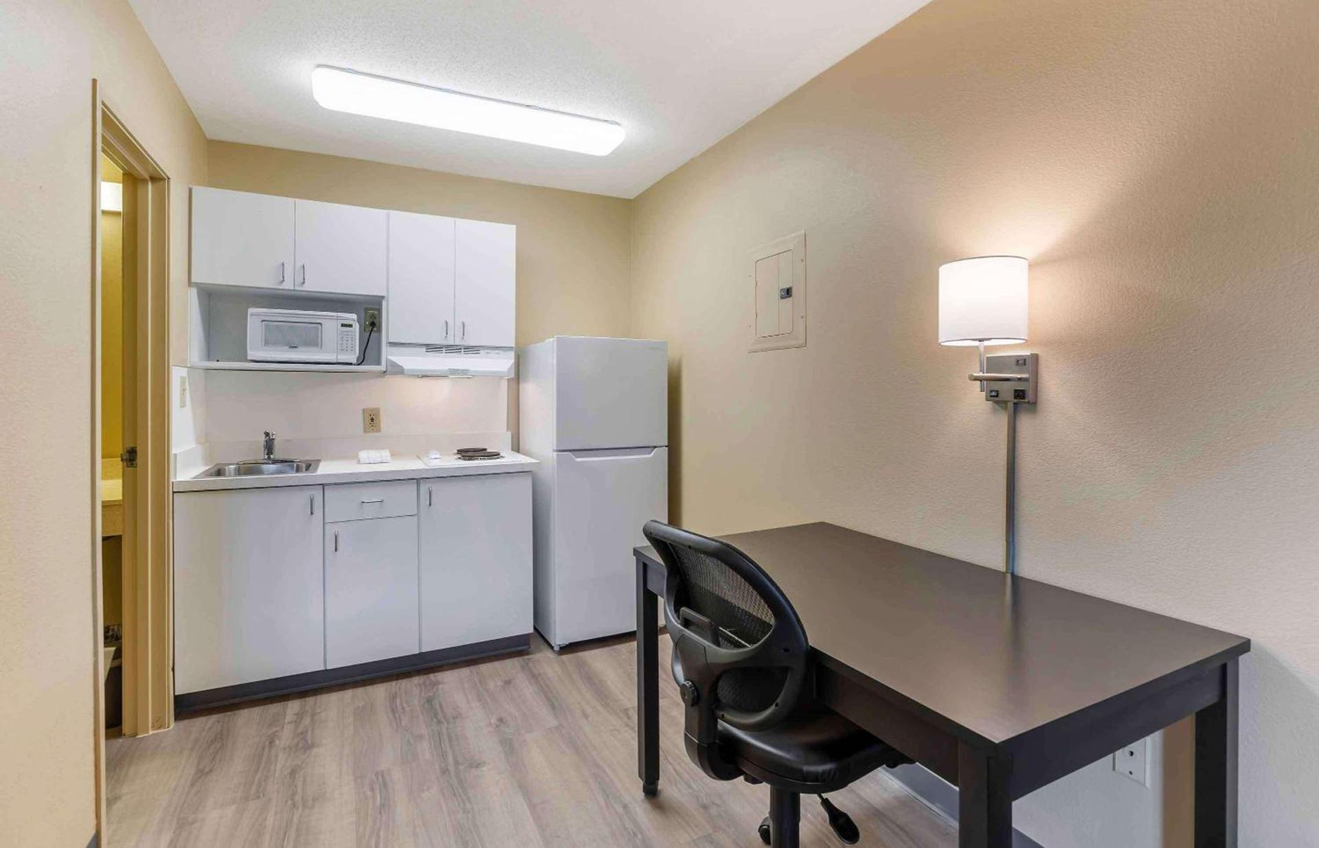 Extended Stay America Suites - St Louis - Westport - E Lackland Rd photo 11