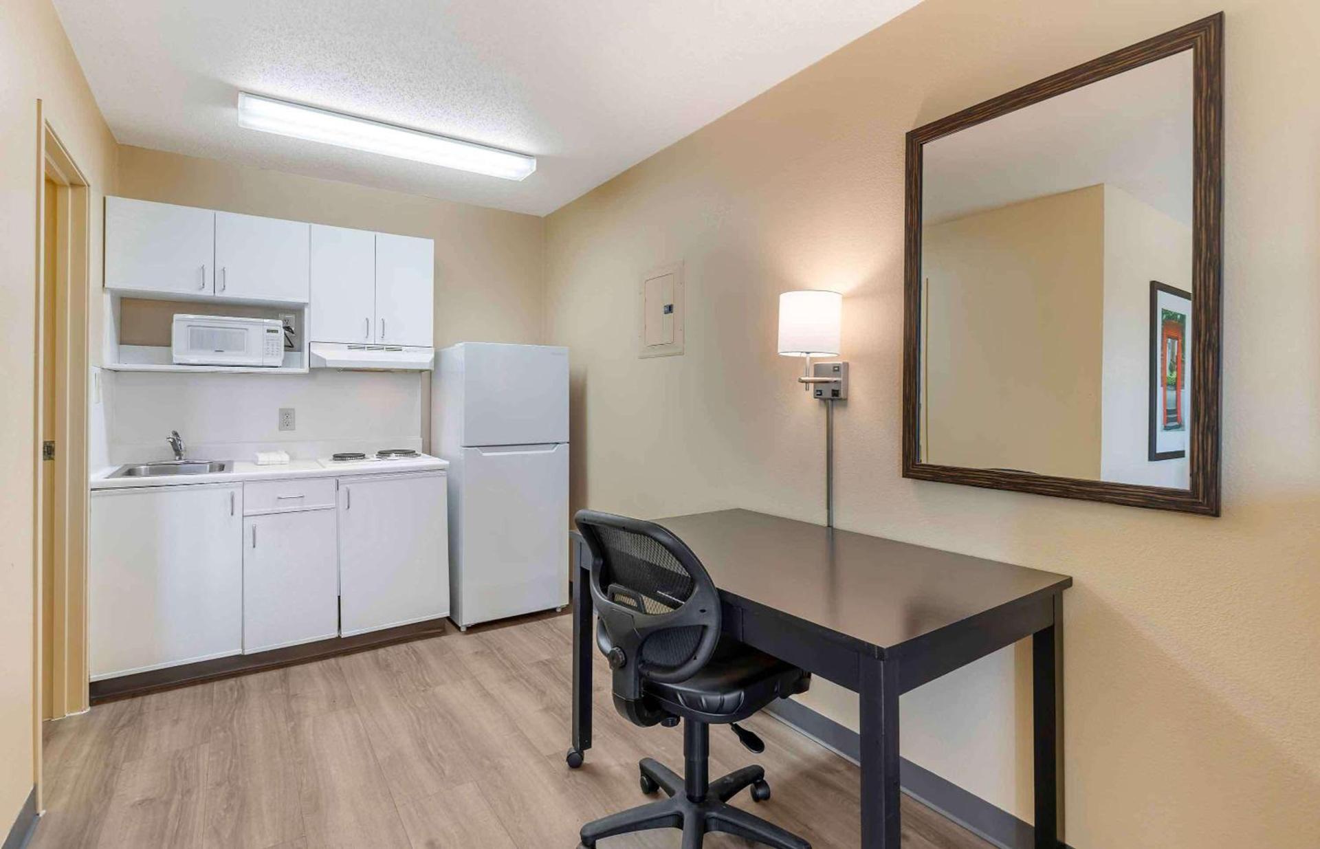 Extended Stay America Suites - St Louis - Westport - E Lackland Rd photo 16