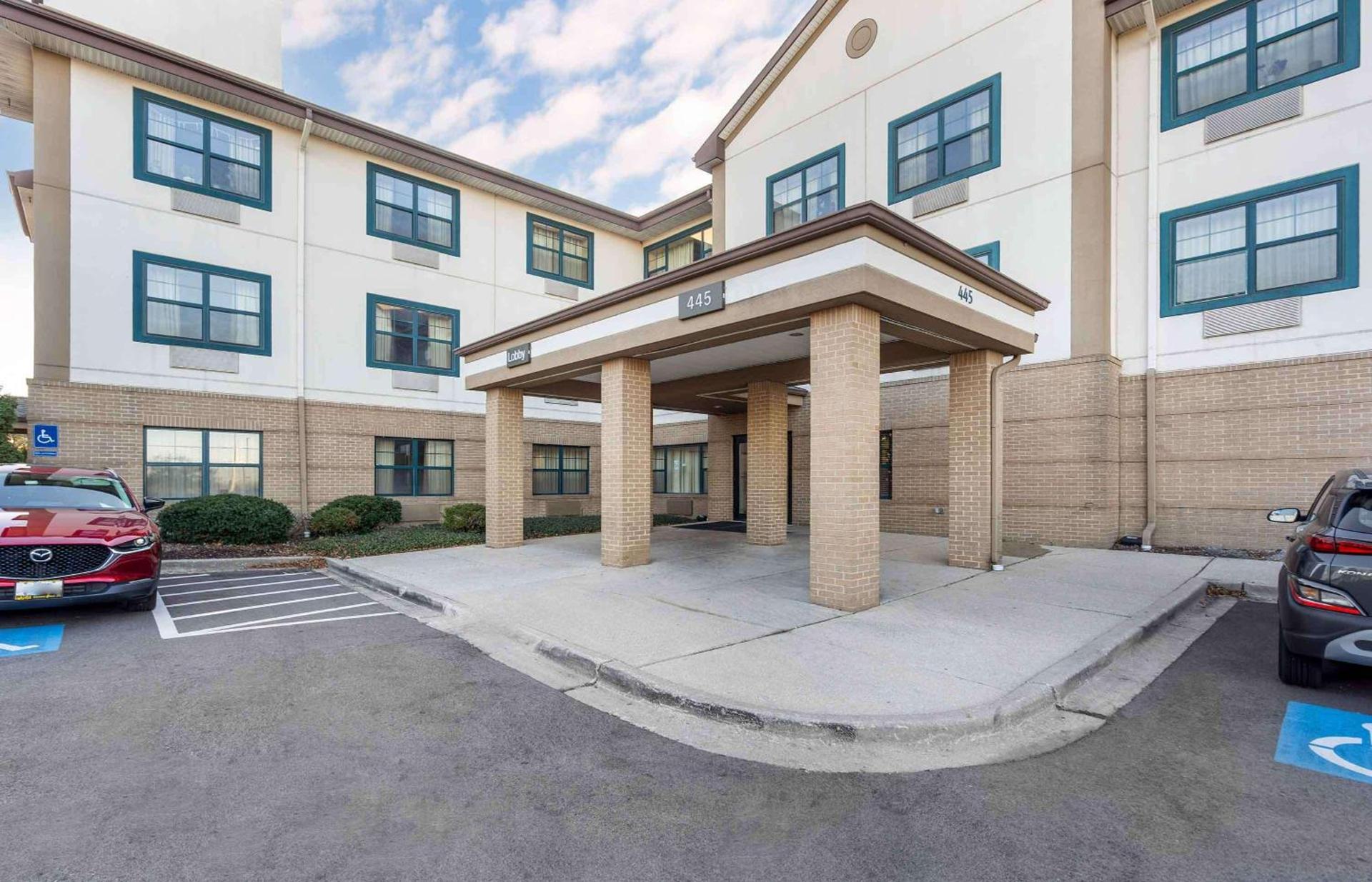 Studio 6 Corporate Extended Stay Chicago Lisle IL photo 2