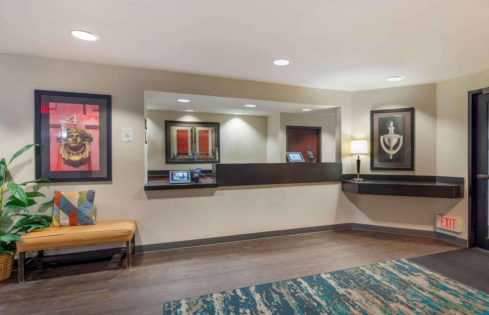 Studio 6 Corporate Extended Stay Chicago Lisle IL photo 3