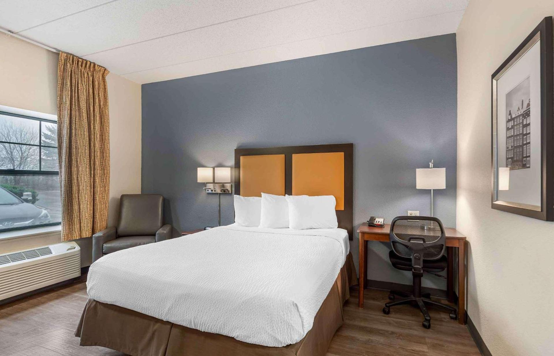 Studio 6 Corporate Extended Stay Chicago Lisle IL photo 5