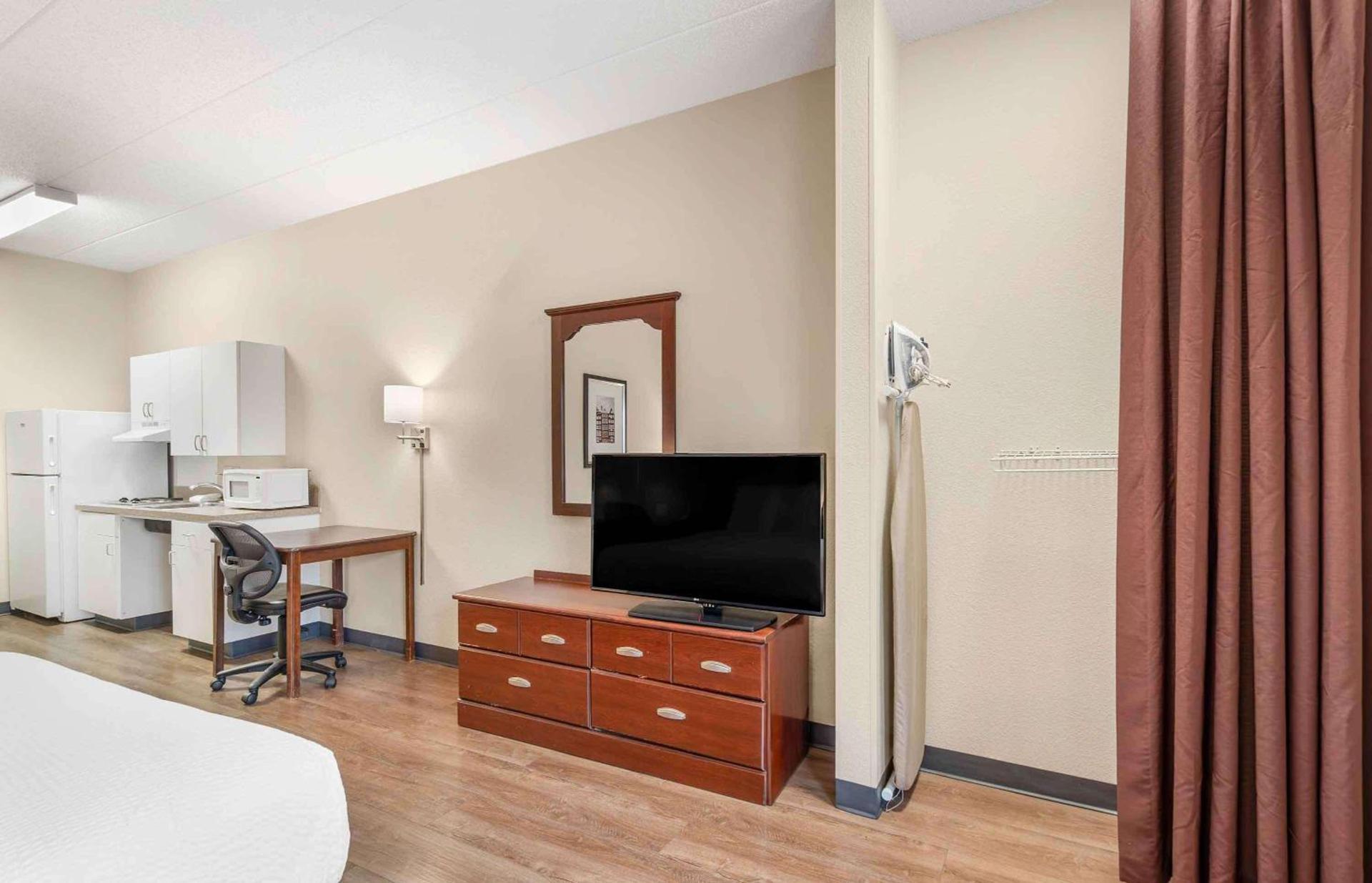 Studio 6 Corporate Extended Stay Chicago Lisle IL photo 7