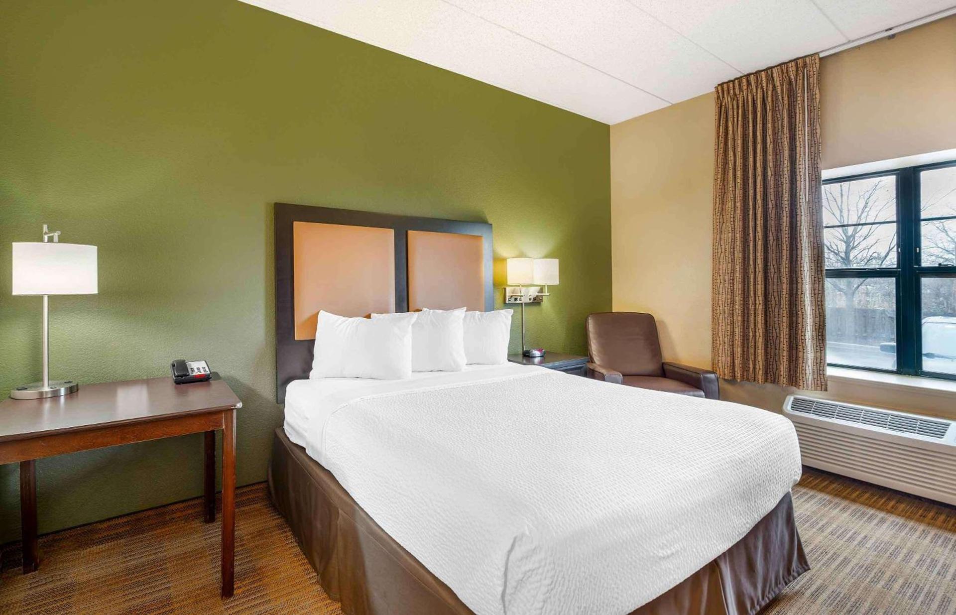 Studio 6 Corporate Extended Stay Chicago Lisle IL photo 8