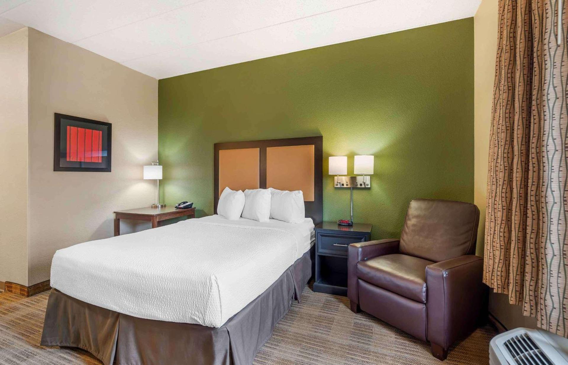 Studio 6 Corporate Extended Stay Chicago Lisle IL photo 9