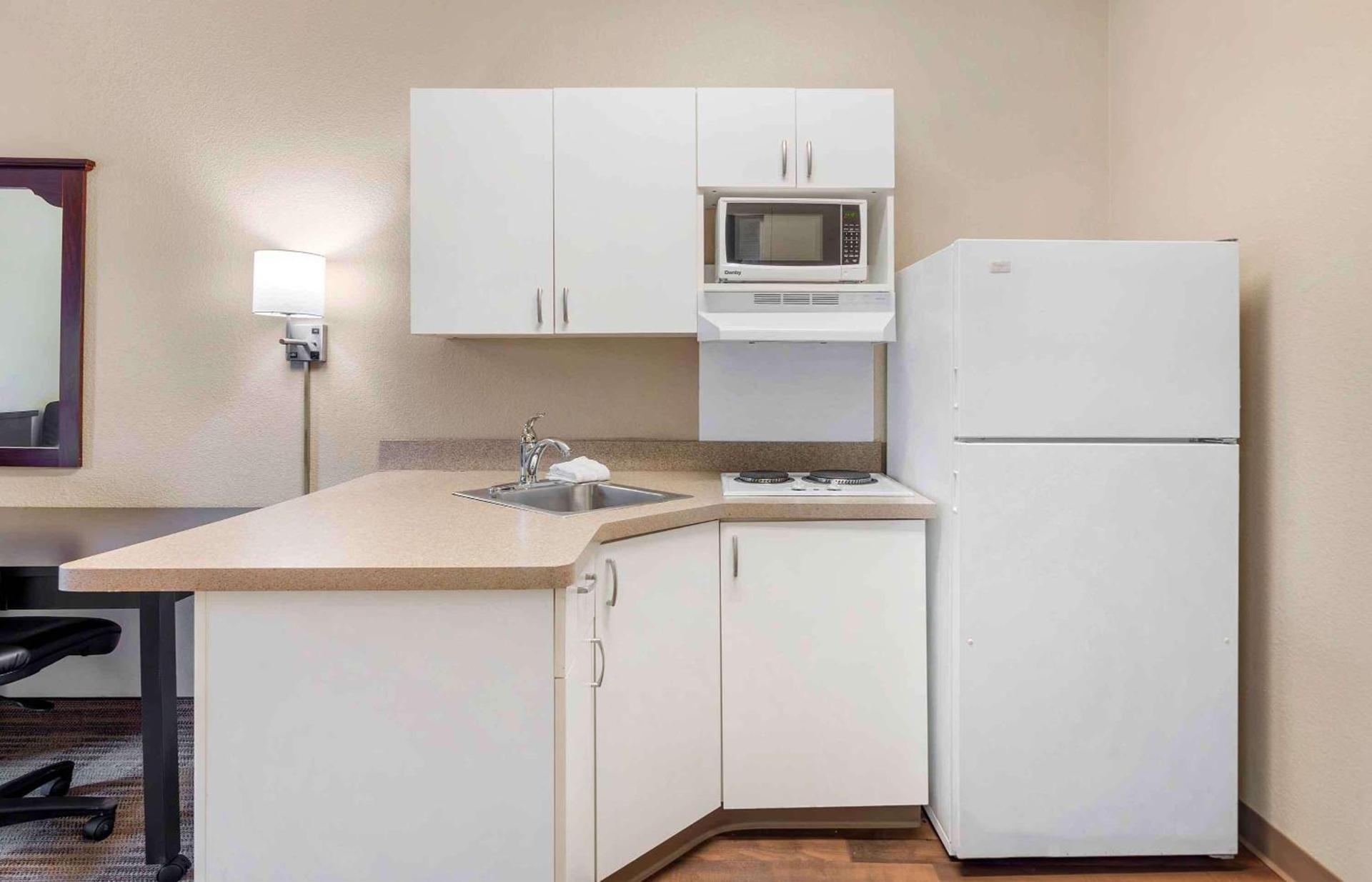 Studio 6 Corporate Extended Stay Chicago Lisle IL photo 11