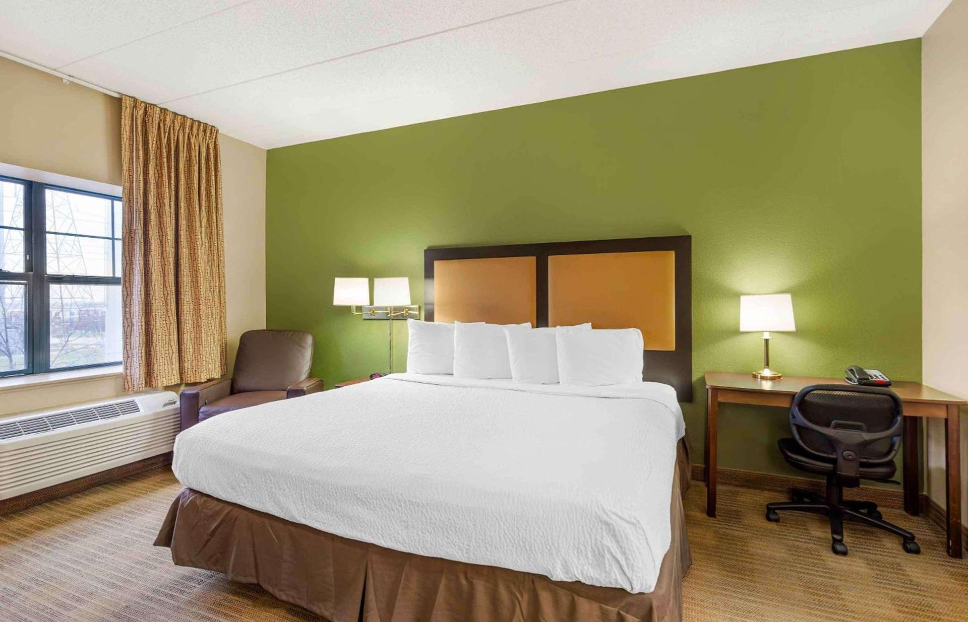 Studio 6 Corporate Extended Stay Chicago Lisle IL photo 17