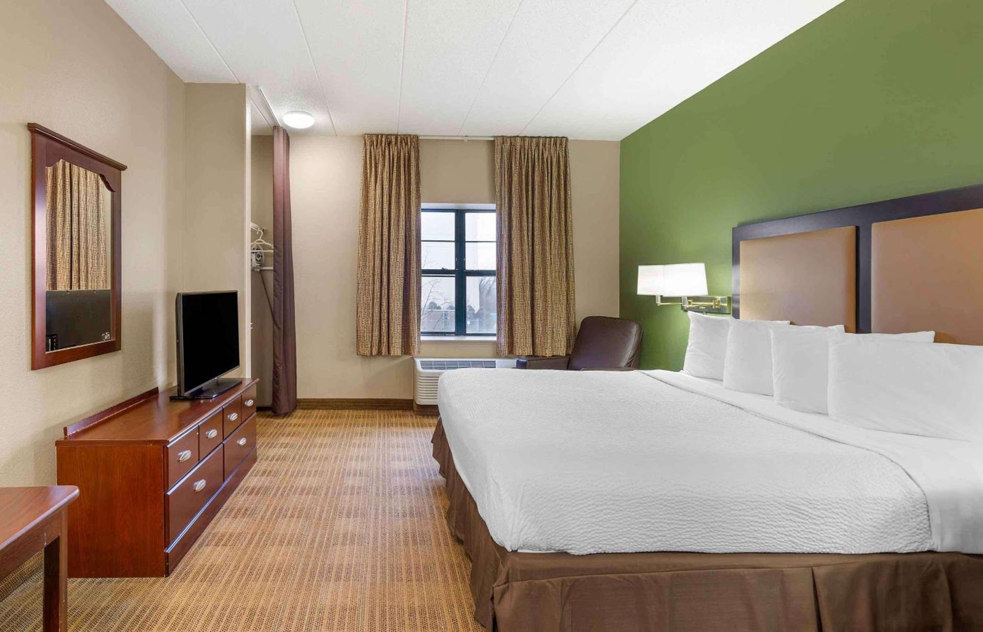 Studio 6 Corporate Extended Stay Chicago Lisle IL photo 19