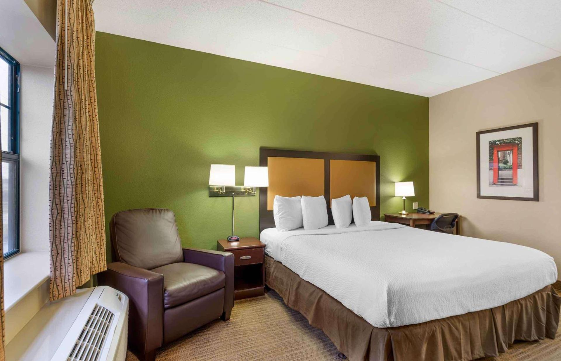 Studio 6 Corporate Extended Stay Chicago Lisle IL photo 18