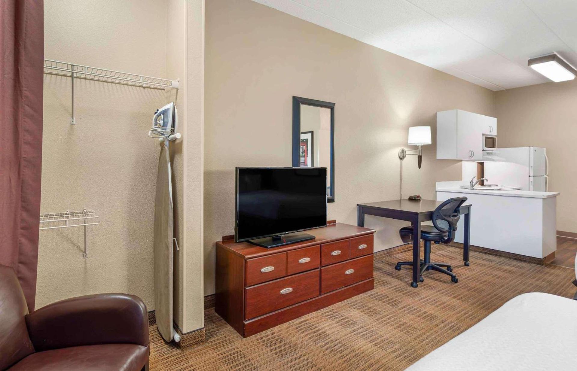 Studio 6 Corporate Extended Stay Chicago Lisle IL photo 22