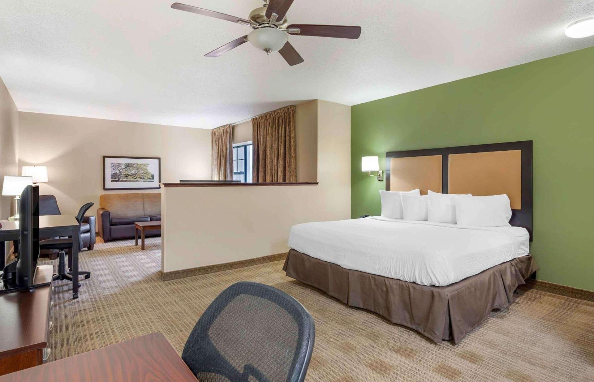 Studio 6 Corporate Extended Stay Chicago Lisle IL photo 24
