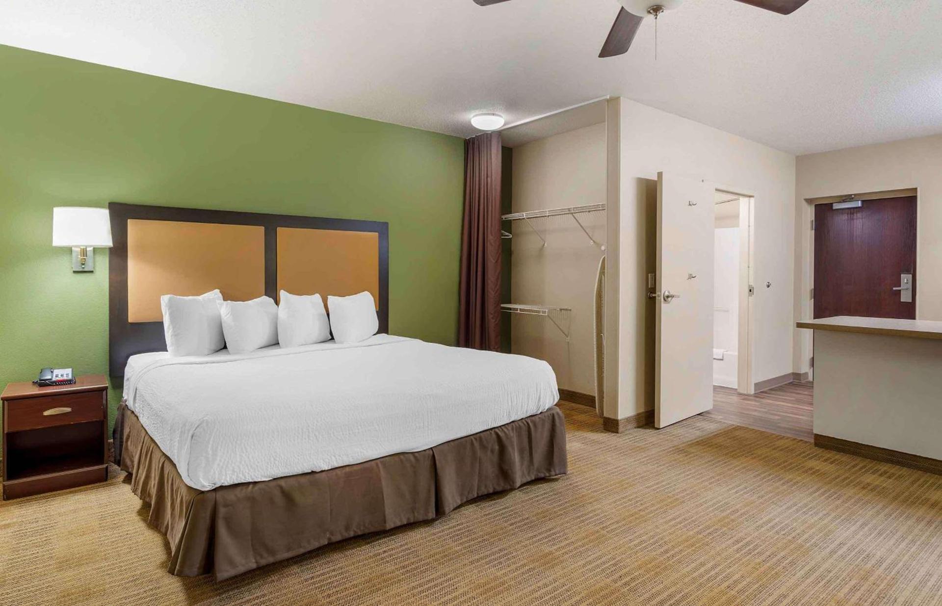 Studio 6 Corporate Extended Stay Chicago Lisle IL photo 25