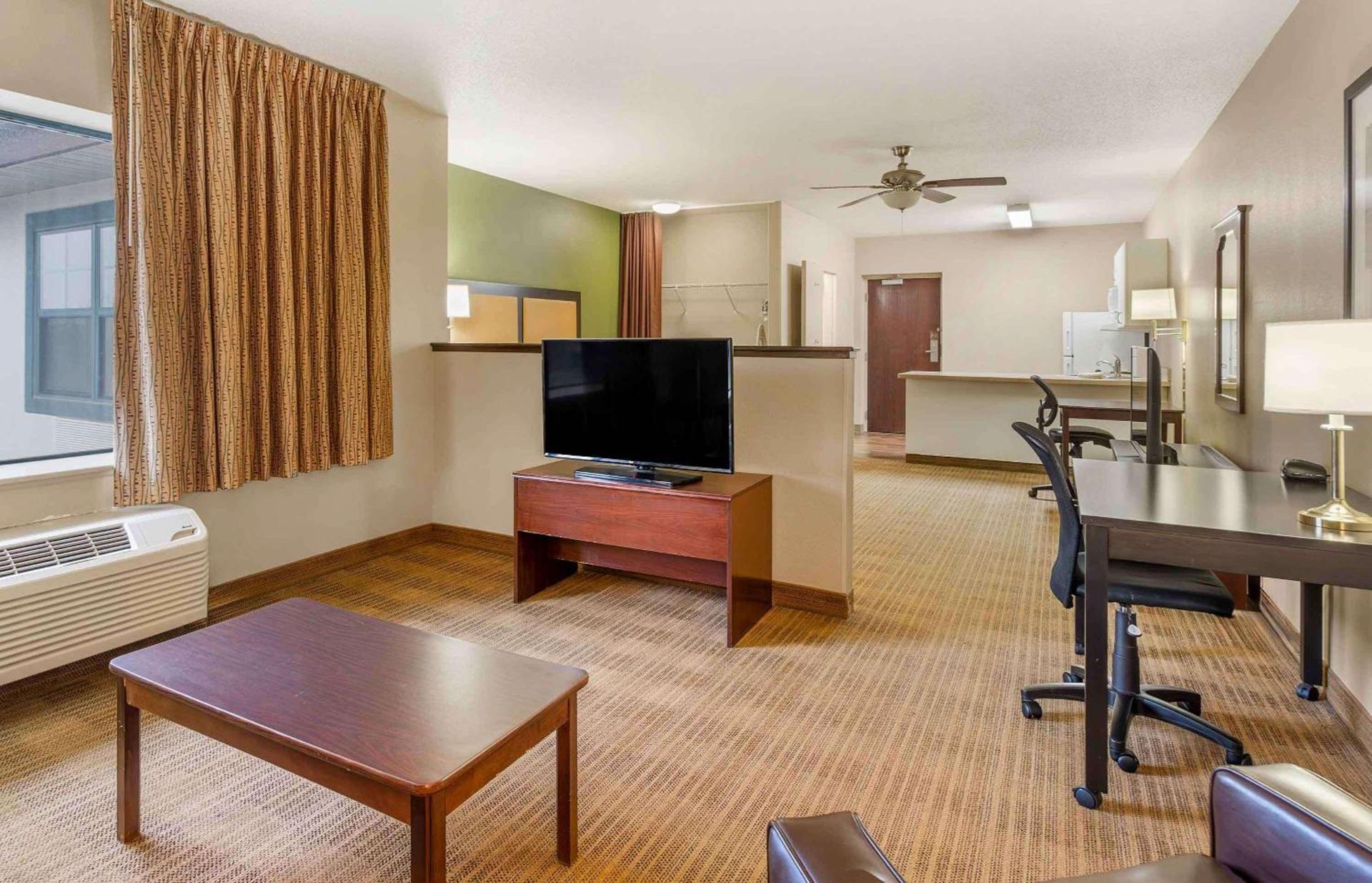 Studio 6 Corporate Extended Stay Chicago Lisle IL photo 26