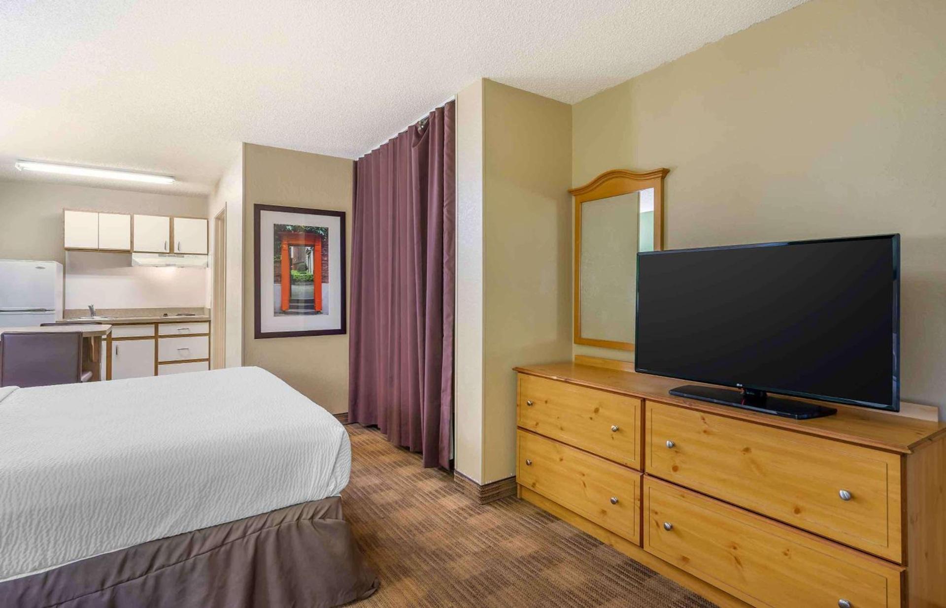 Extended Stay America Select Suites - Tampa - Brandon photo 17
