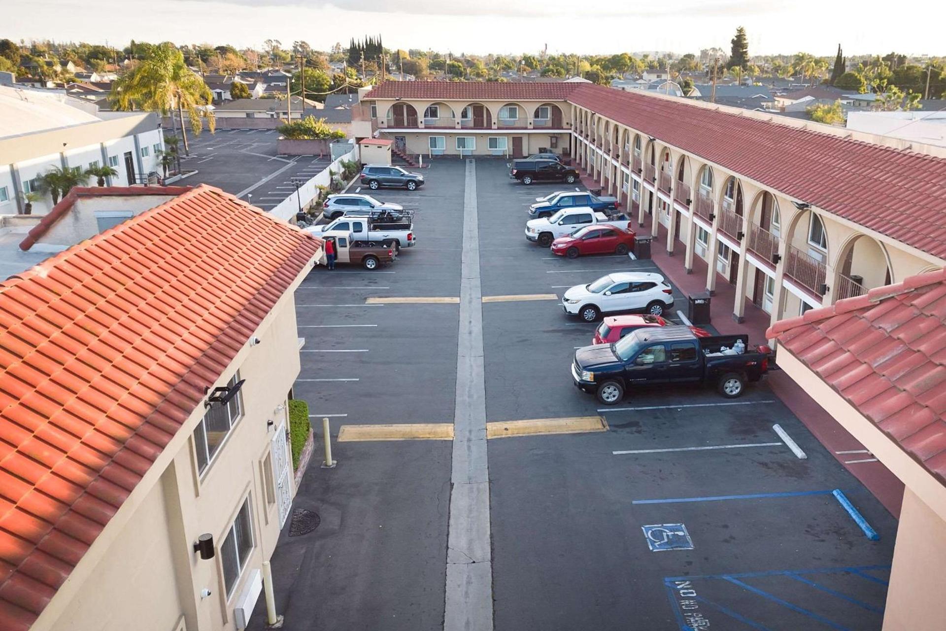 Rodeway Inn & Suites Bellflower photo 4